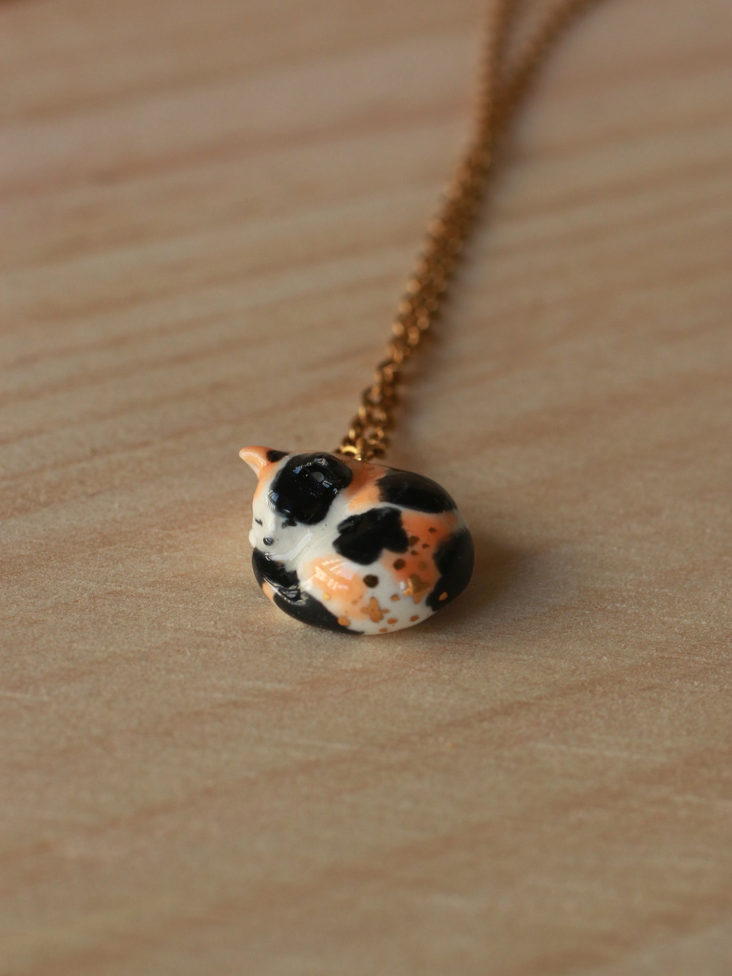 Sleeping calico cat necklace