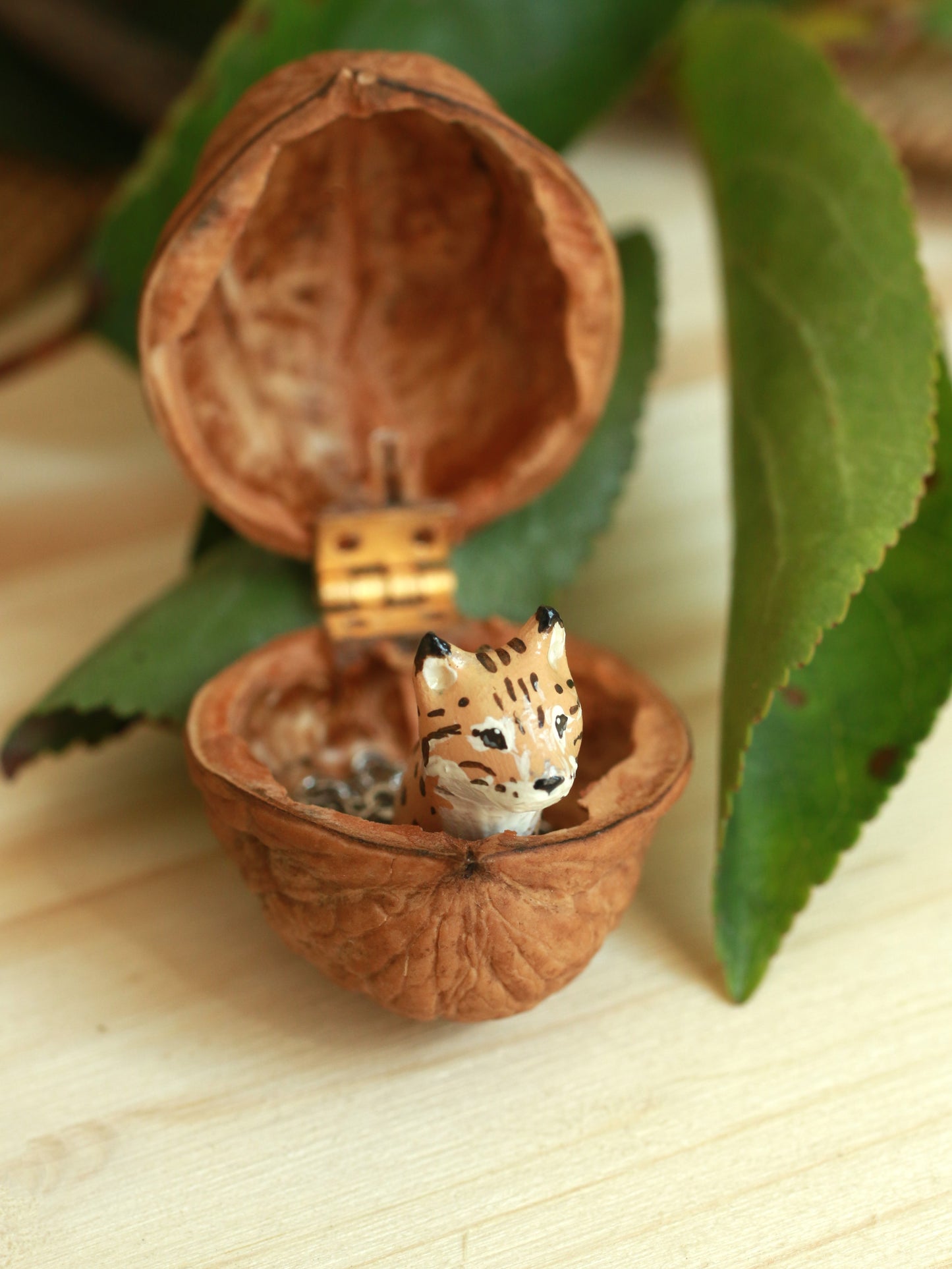 Lynx necklace in a walnut box