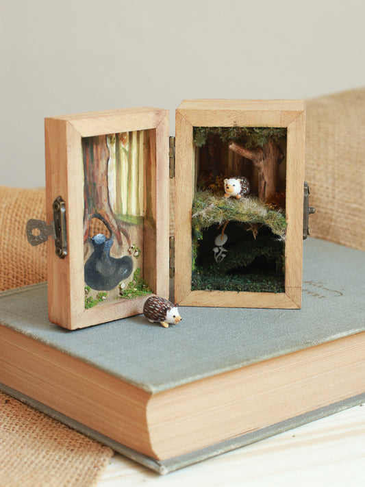 Hedgehogs nest shadow box - Hedgehog family in a hand-painted open-able wooden box