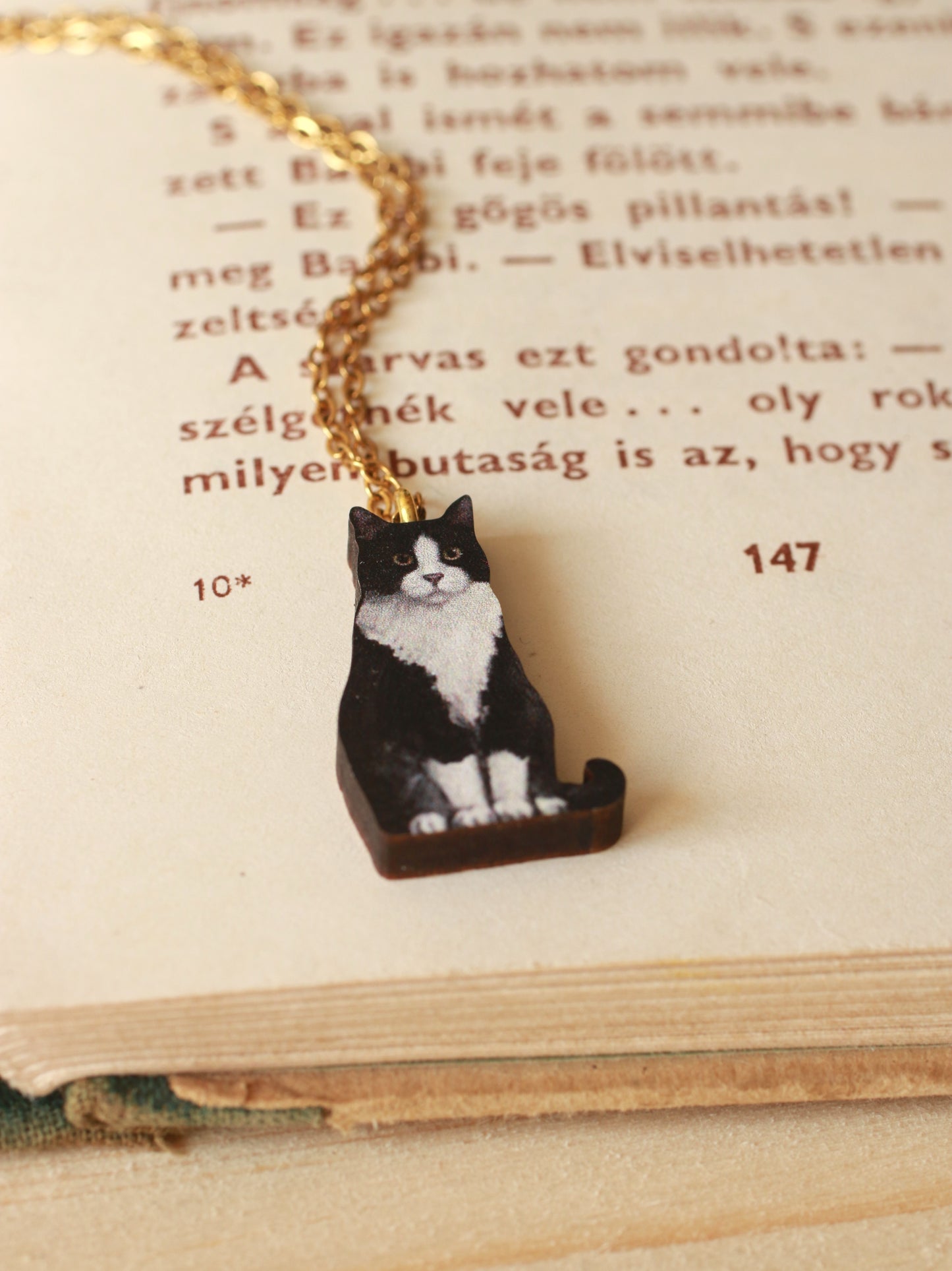 Tuxedo cat necklace