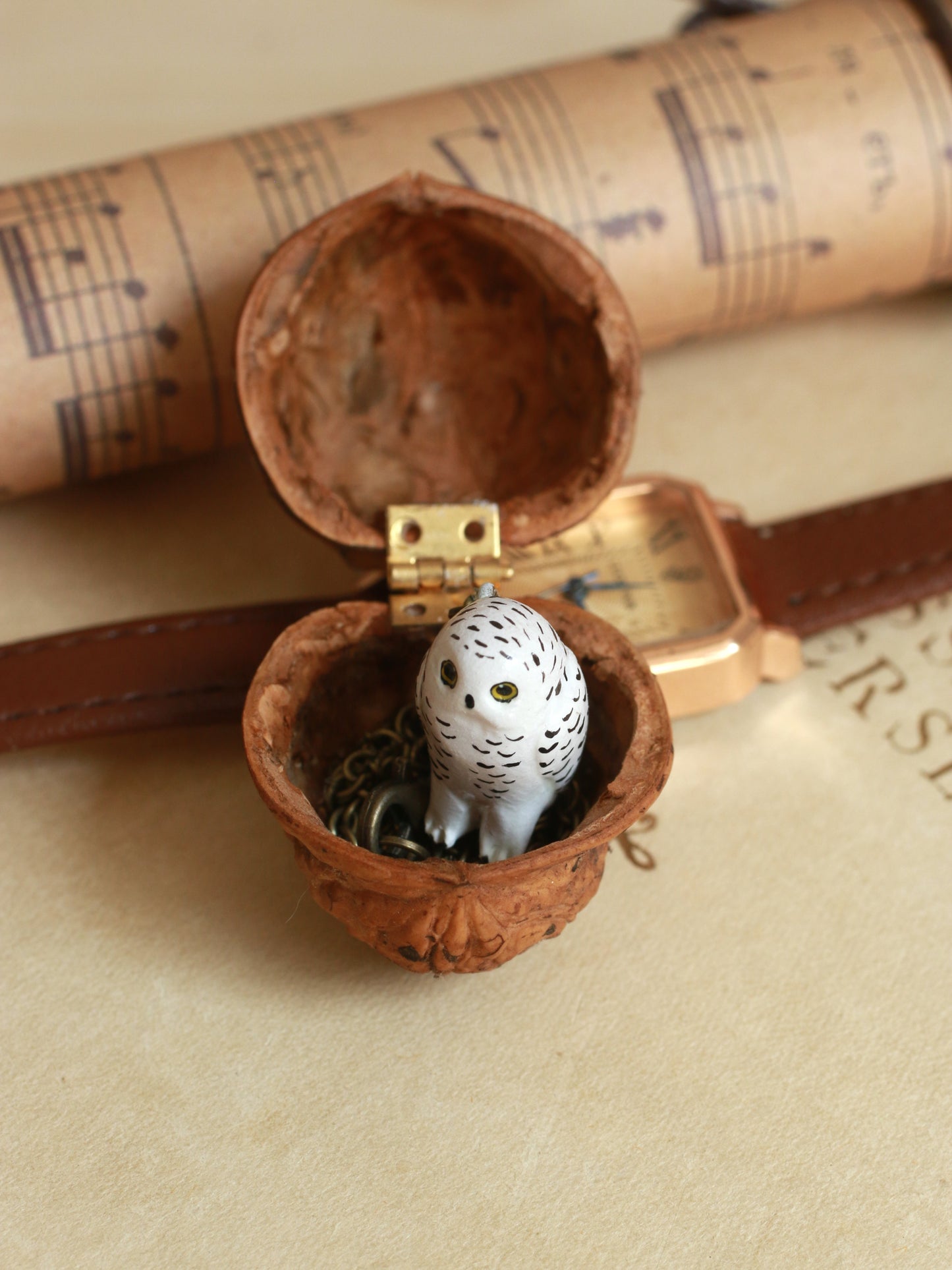 Snowy owl necklace in a nutshell box