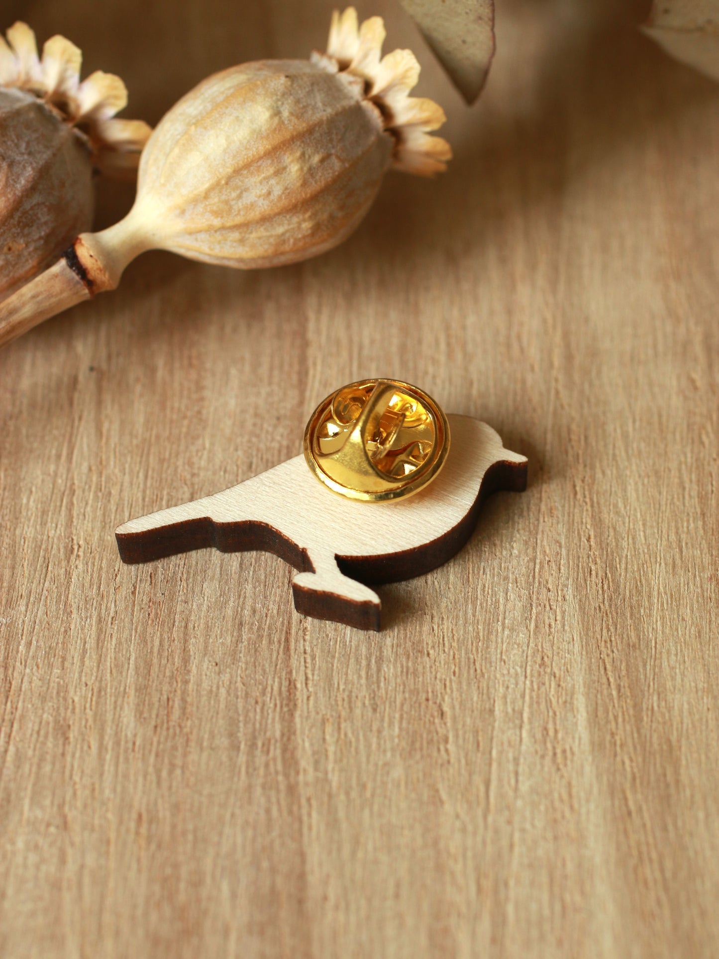 Robin pin - wooden bird brooch