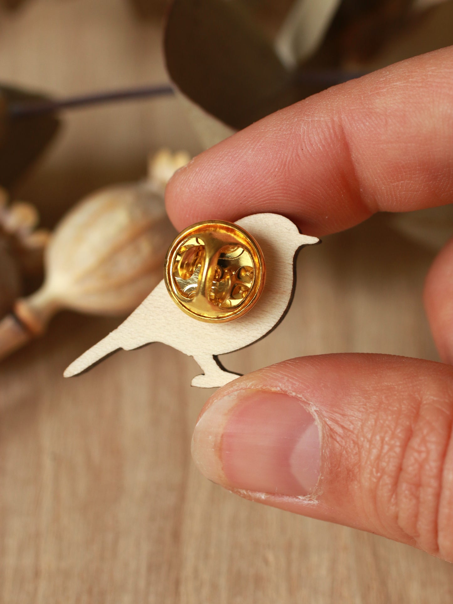 Robin pin - wooden bird brooch