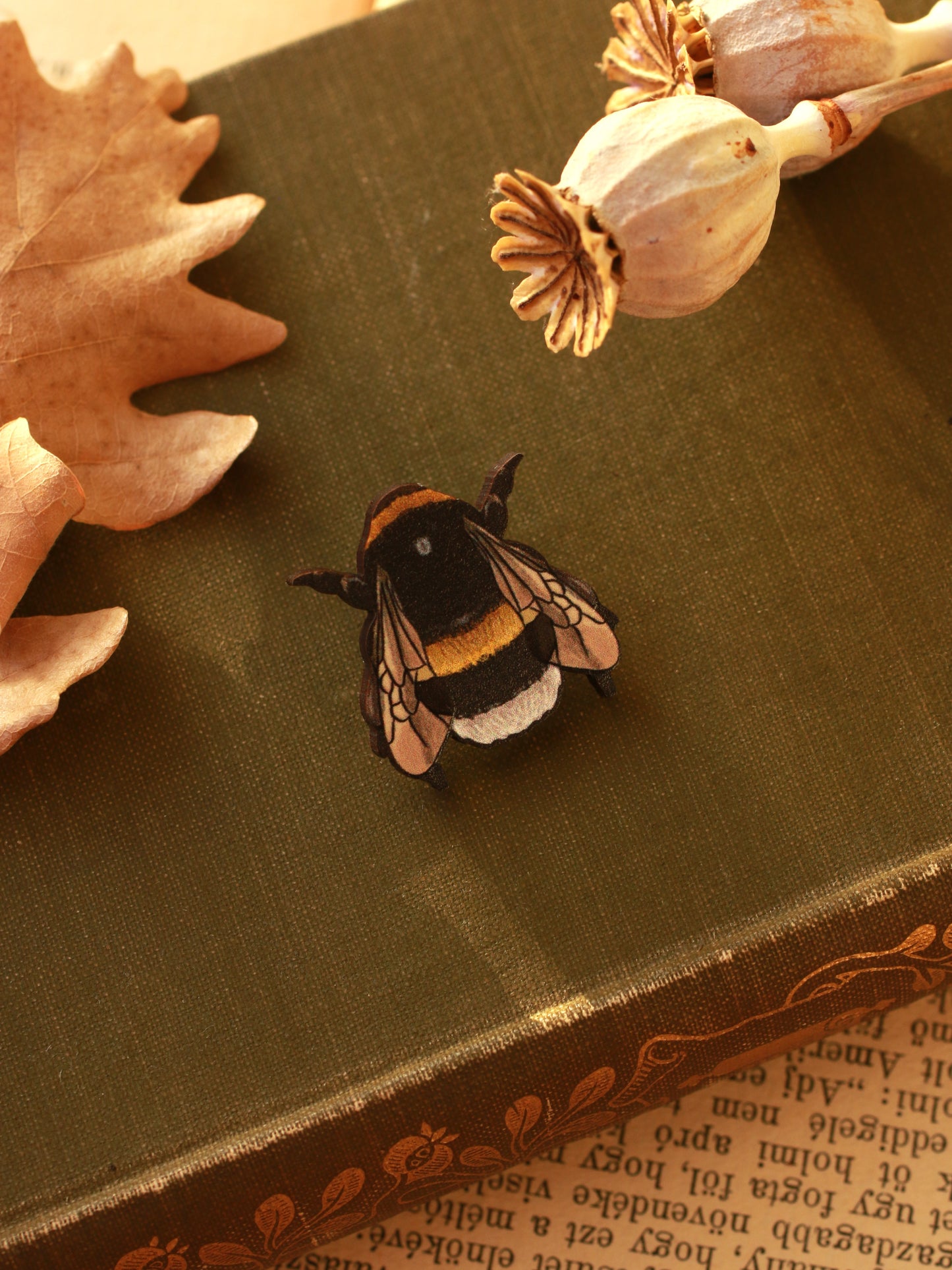 Bumblebee pin