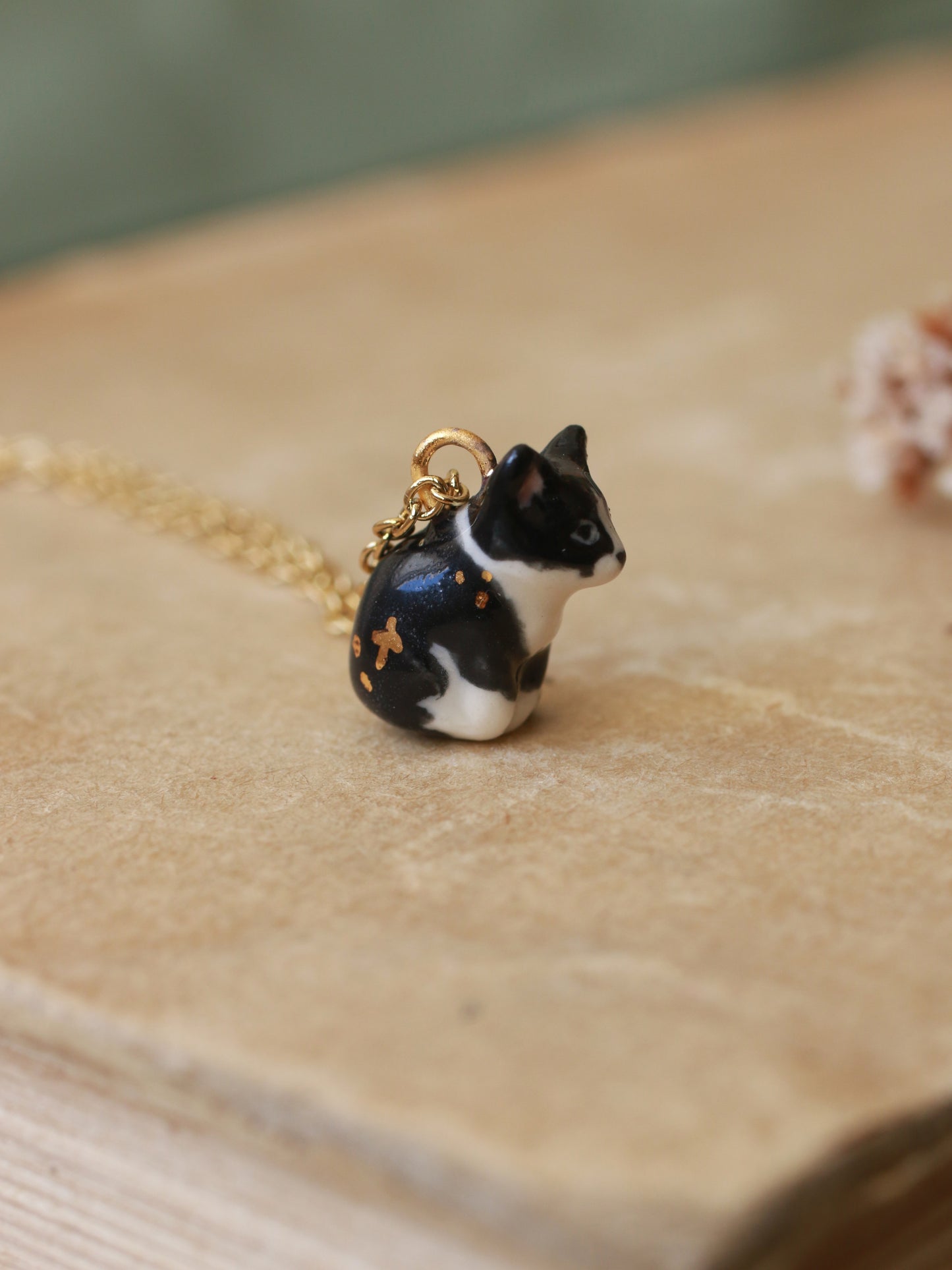 Tuxedo cat necklace