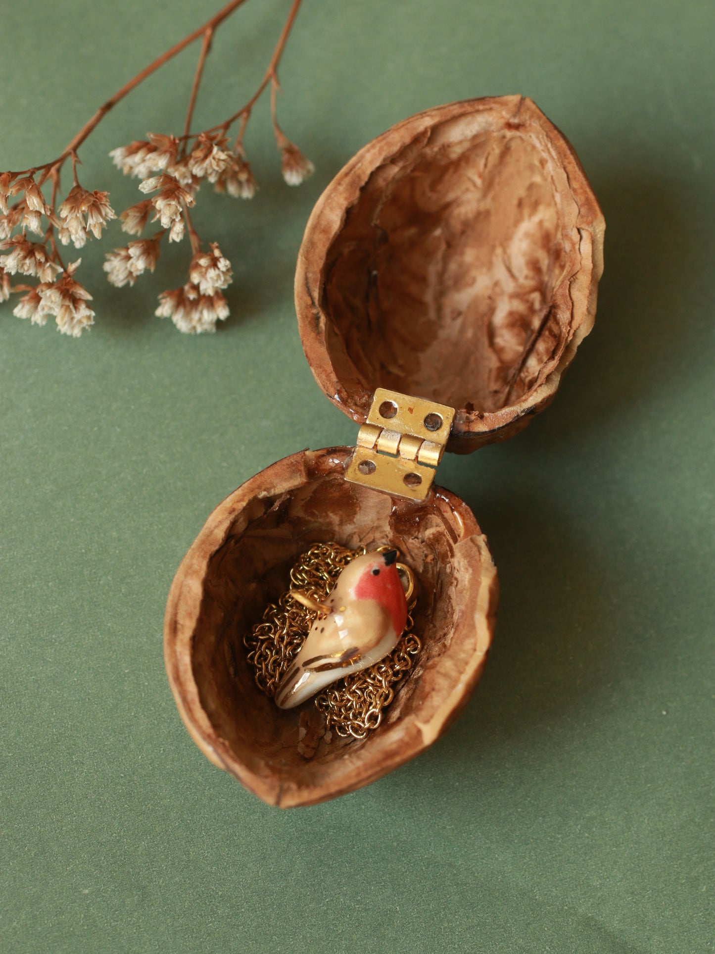 Robin necklace in a walnut box