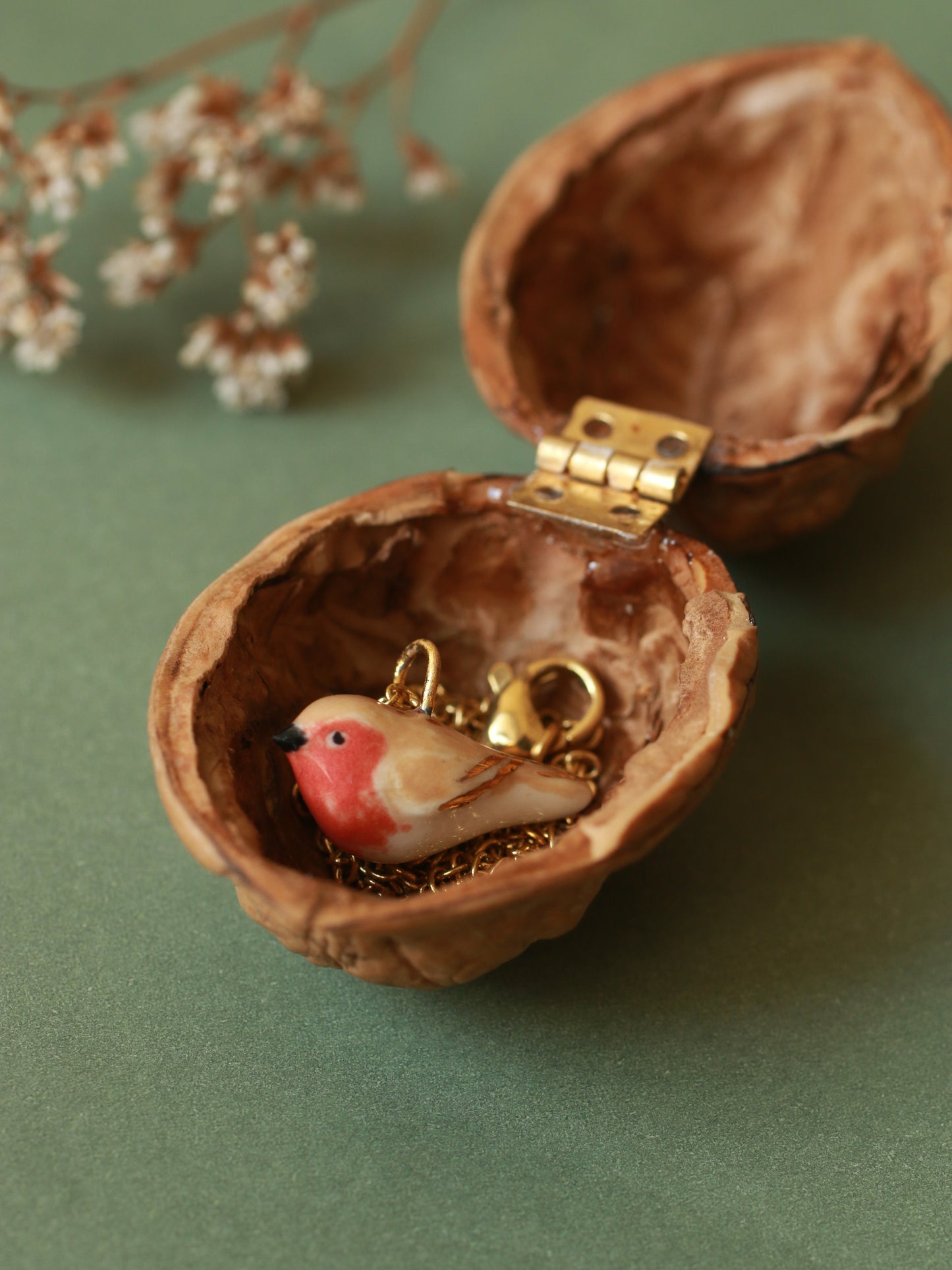 Robin necklace in a walnut box