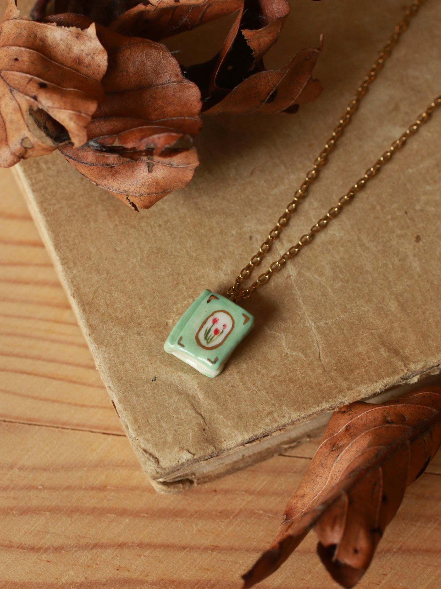 Flower book necklace - Light green book