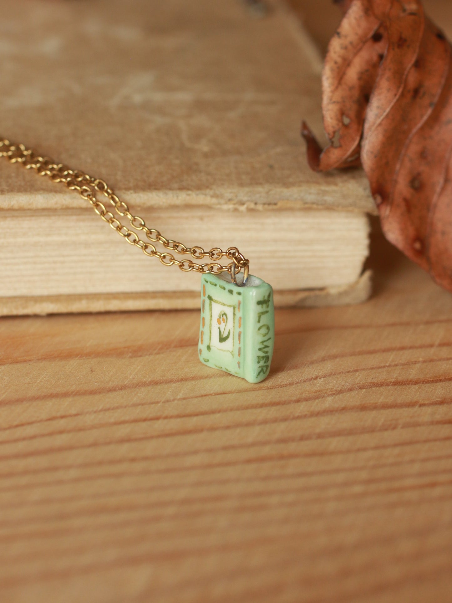 Flower book necklace - Light green book