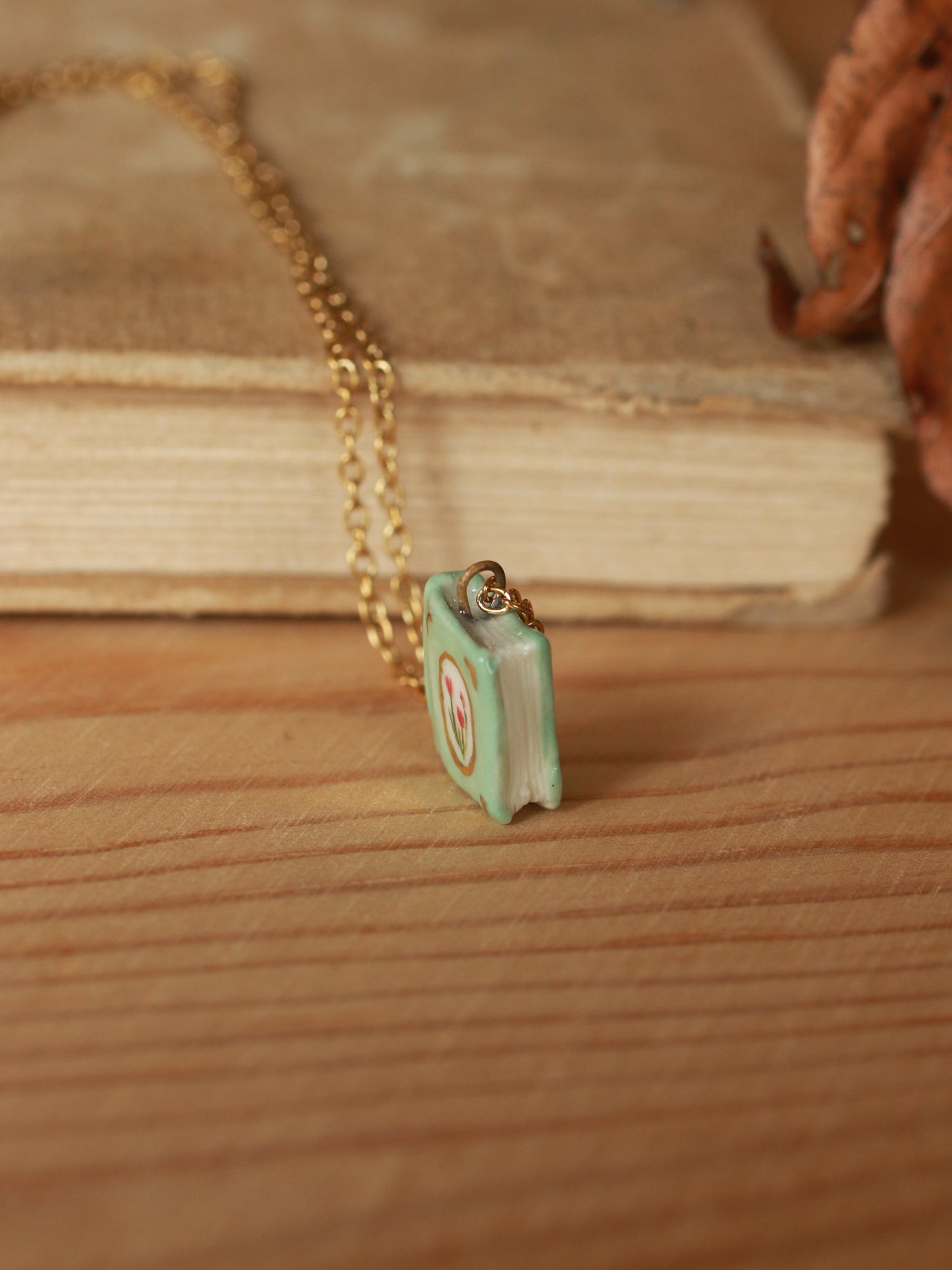 Flower book necklace - Light green book