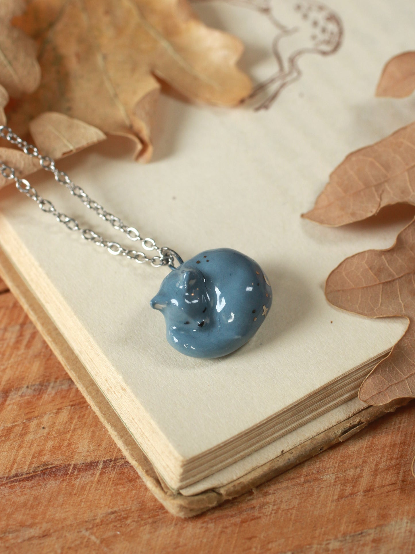 Sleeping grey cat necklace