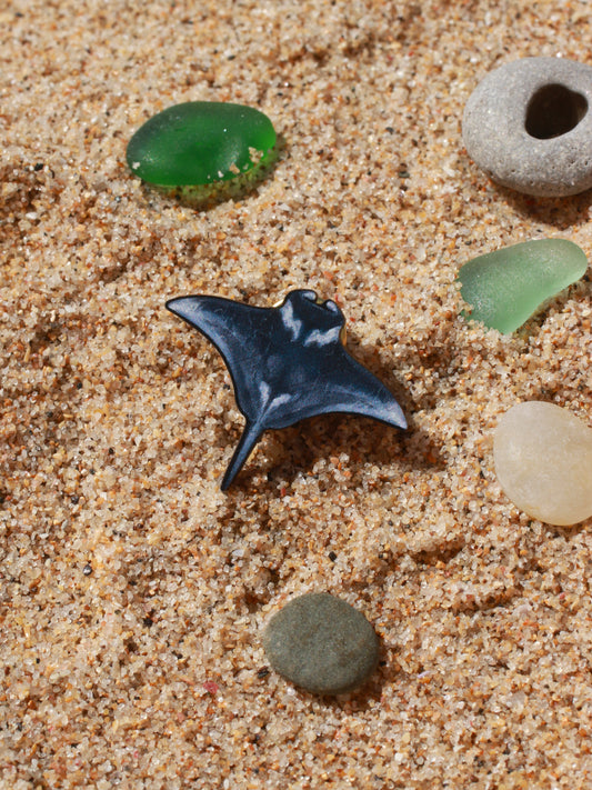 Manta ray pin