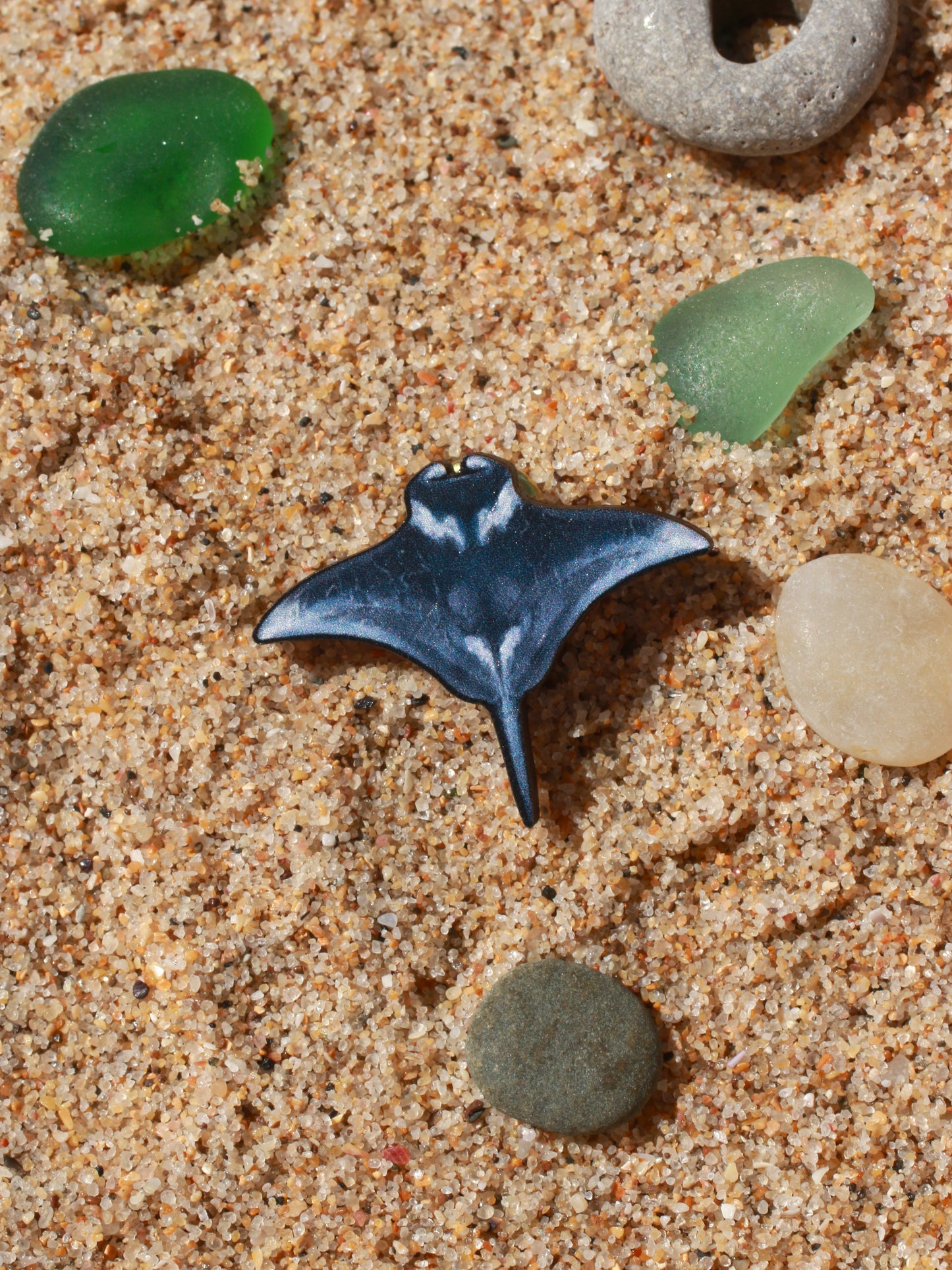 Manta ray pin