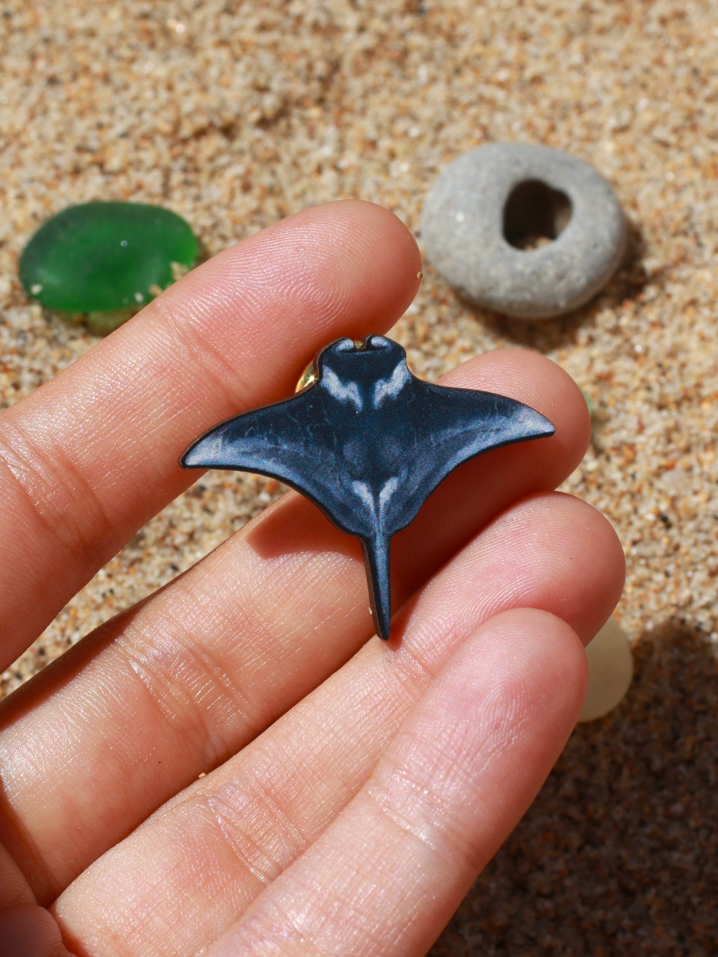 Manta ray pin