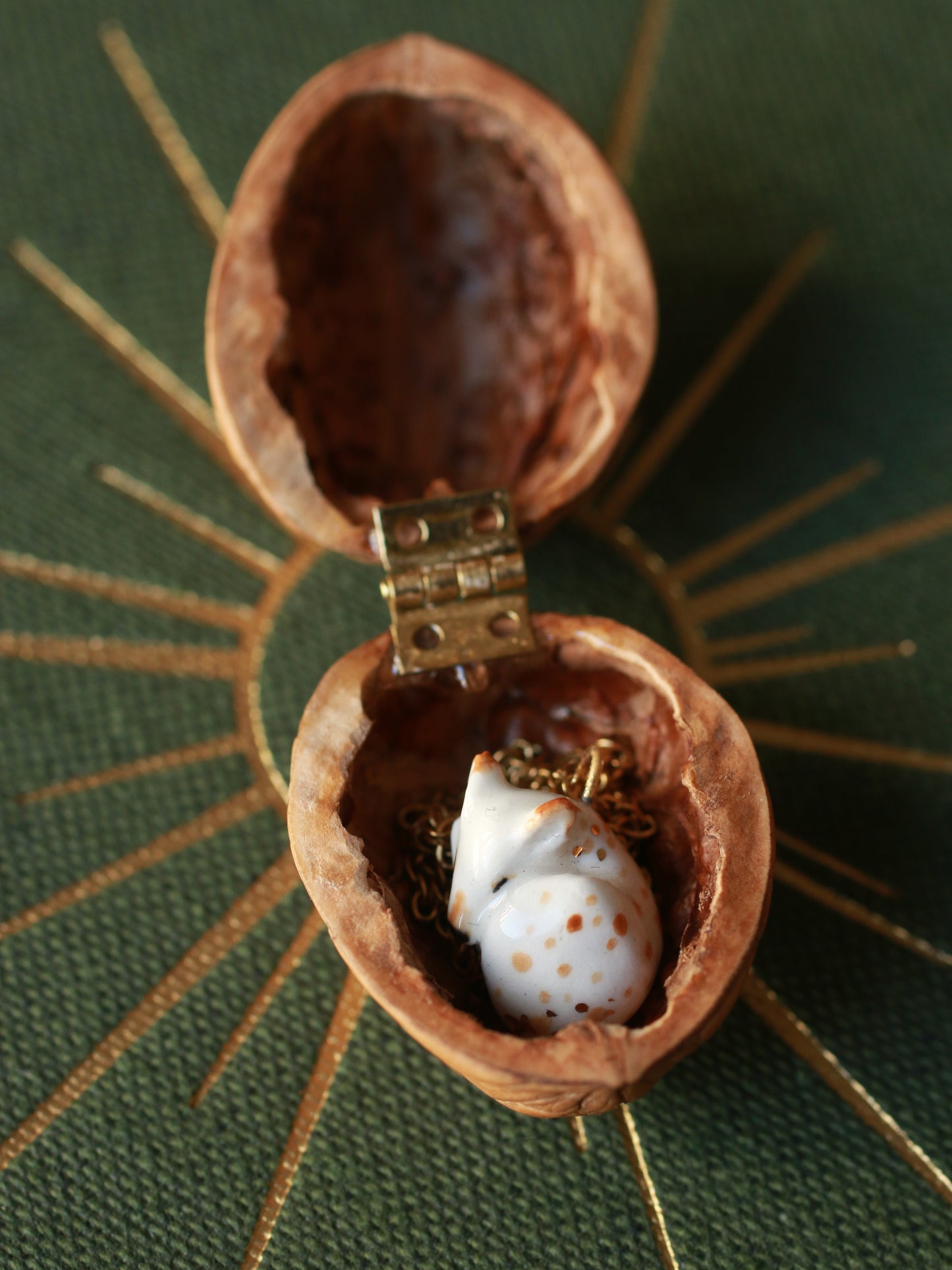 Piebald deer necklace in a walnut box