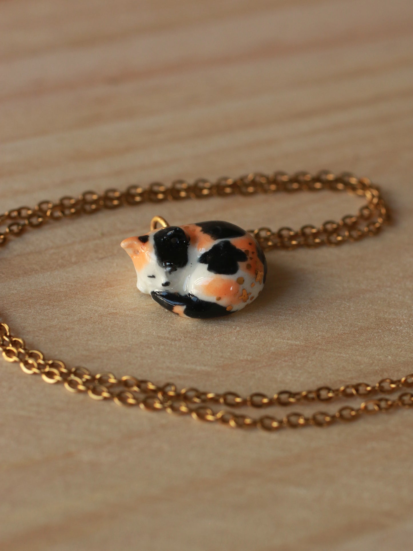 Sleeping calico cat necklace