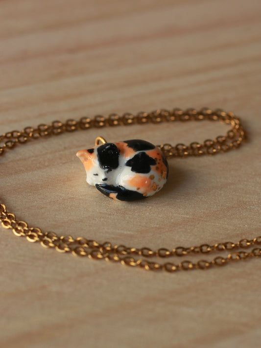 Sleeping calico cat necklace