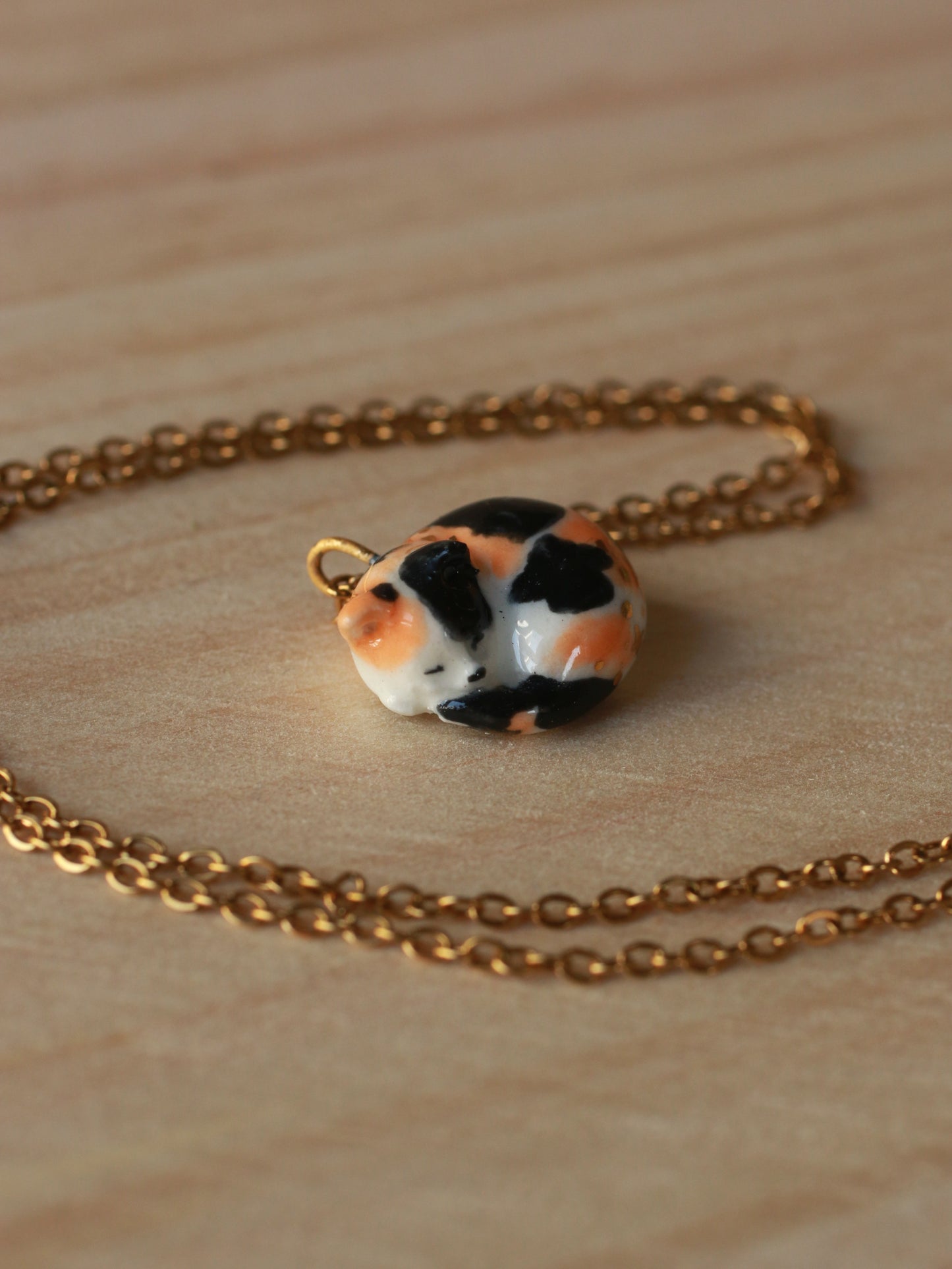 Sleeping calico cat necklace