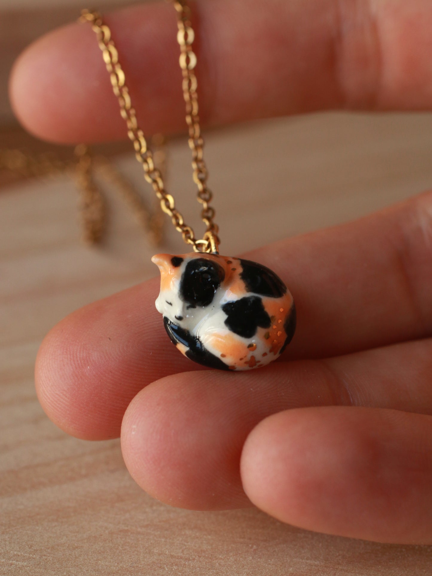 Sleeping calico cat necklace