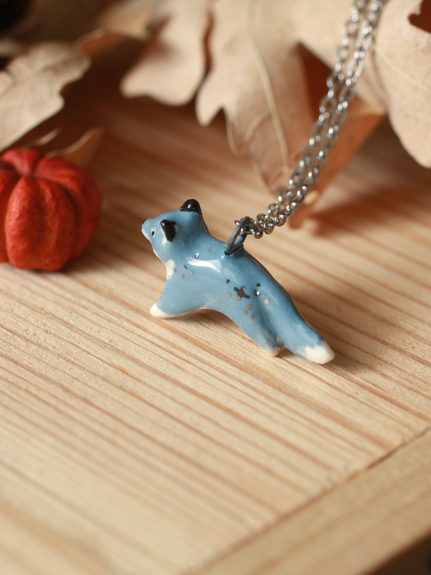 Starry Wolf necklace - silver details