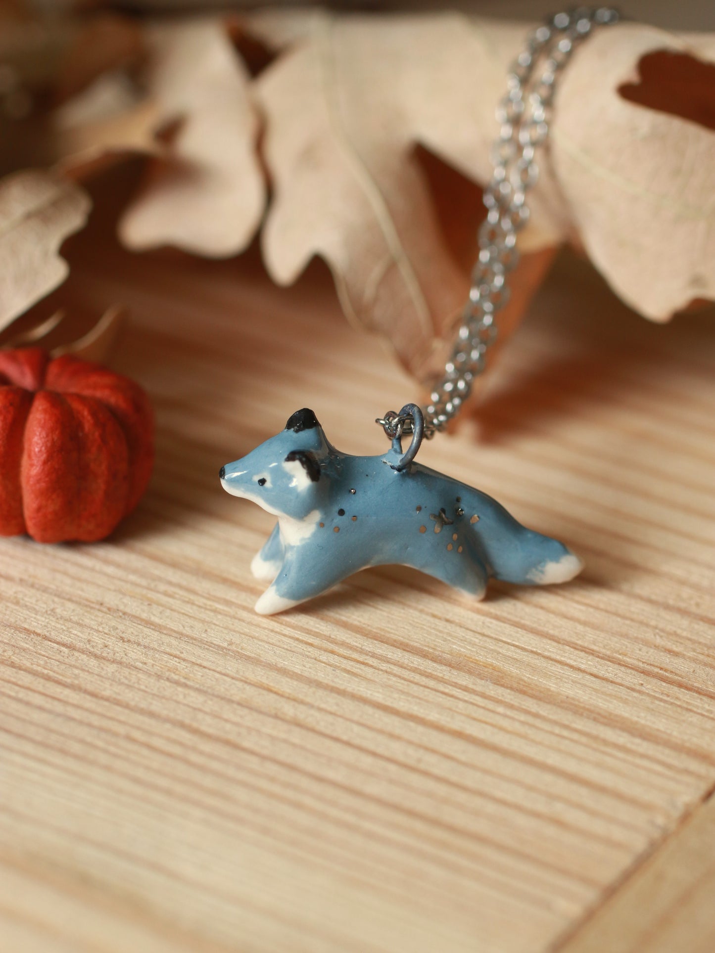 Starry Wolf necklace - silver details