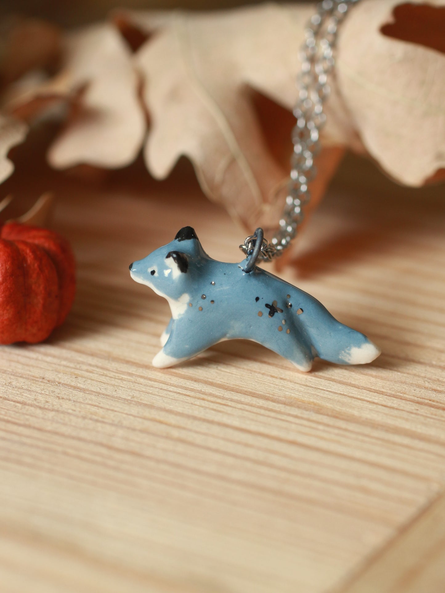 Starry Wolf necklace - silver details