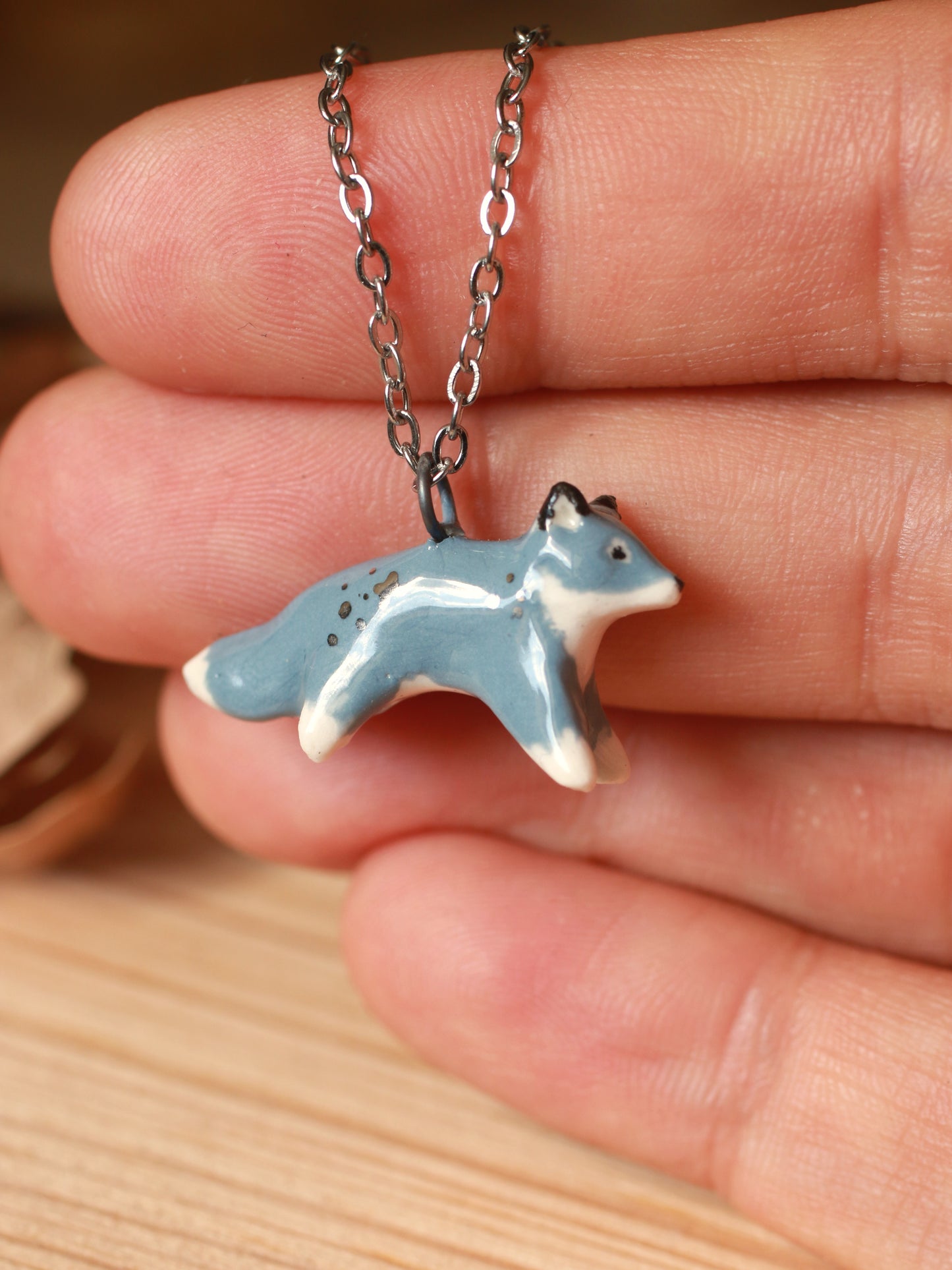 Starry Wolf necklace - silver details