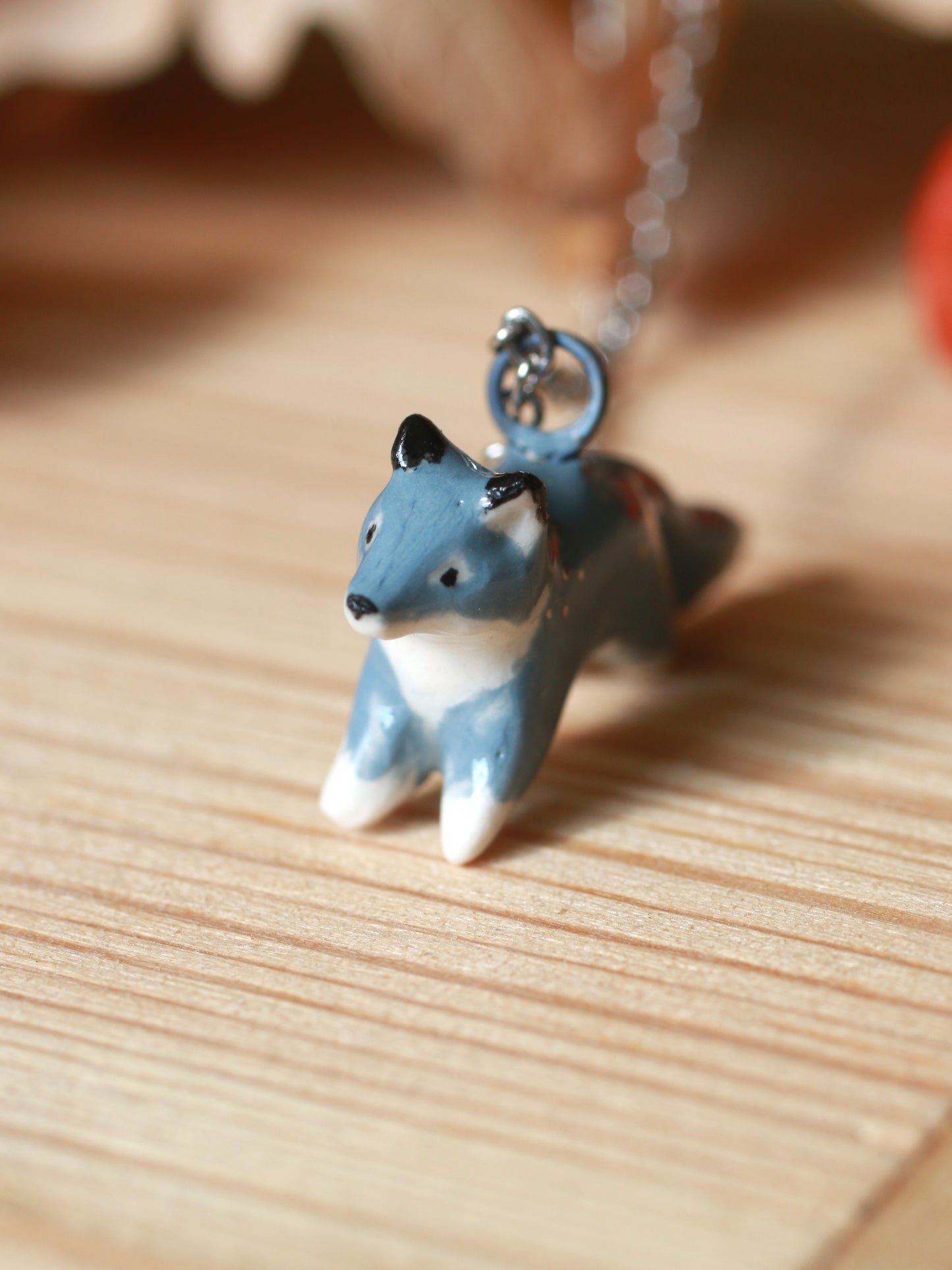 Starry Wolf necklace - silver details