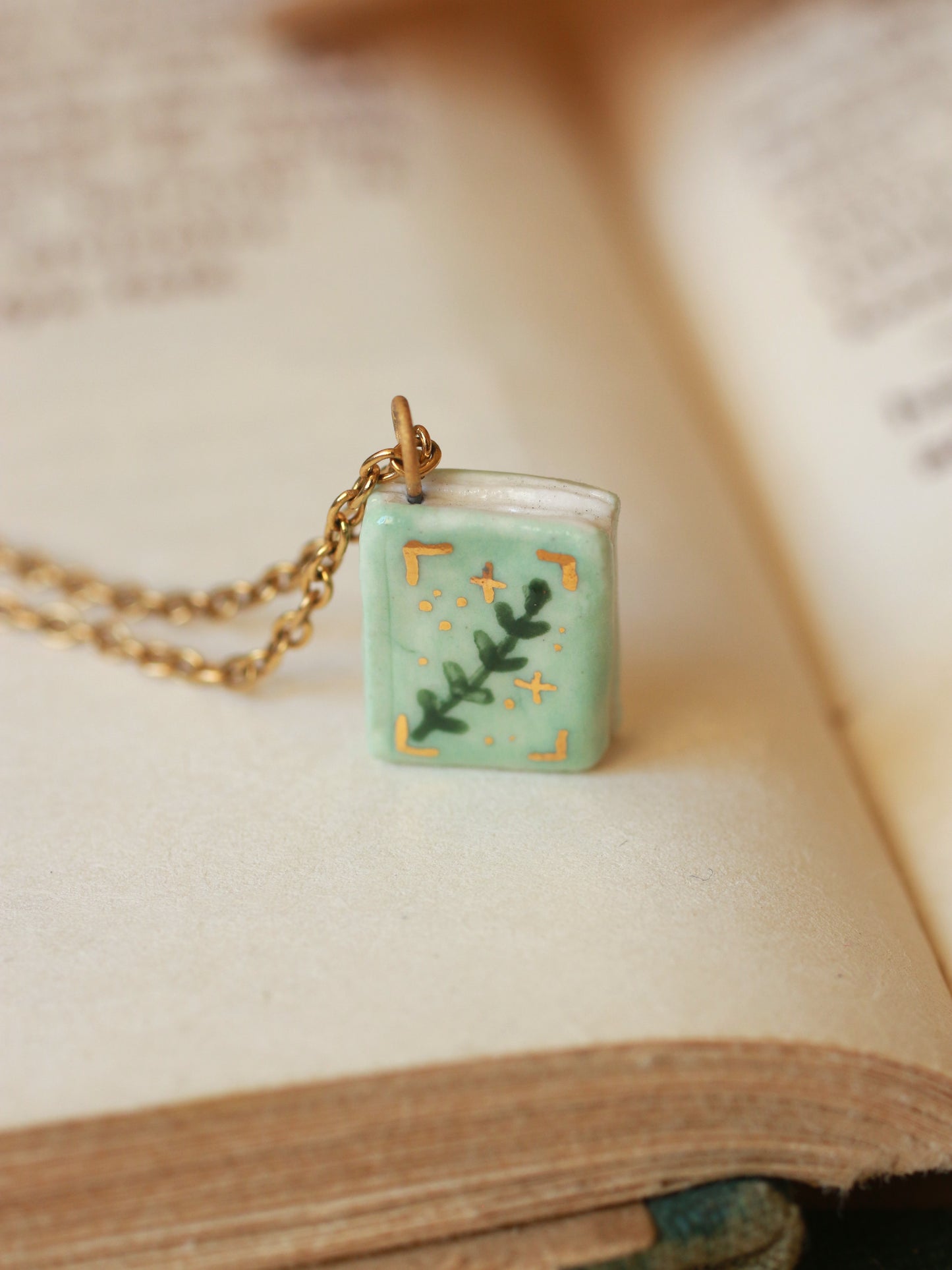 Flower book necklace - Light green book