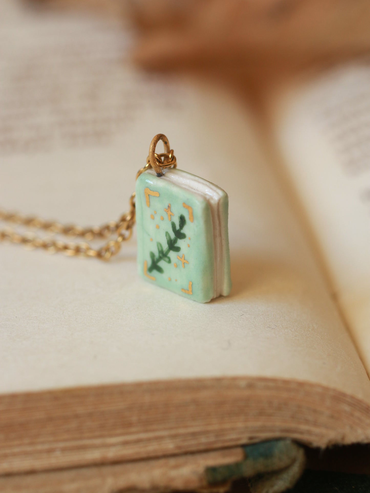 Flower book necklace - Light green book