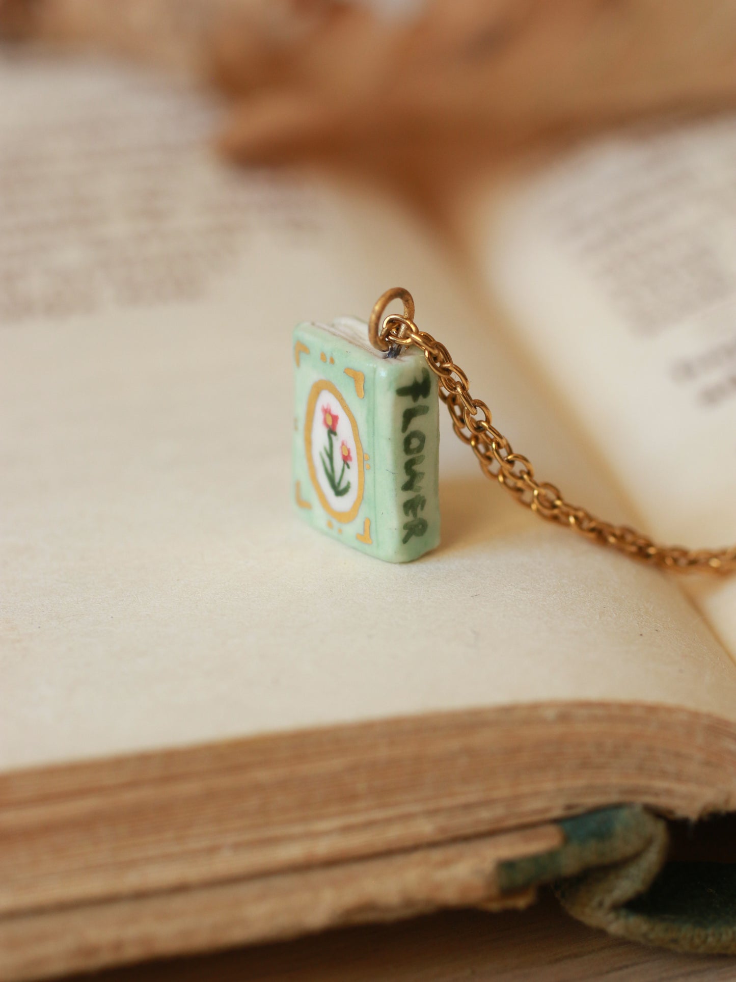 Flower book necklace - Light green book