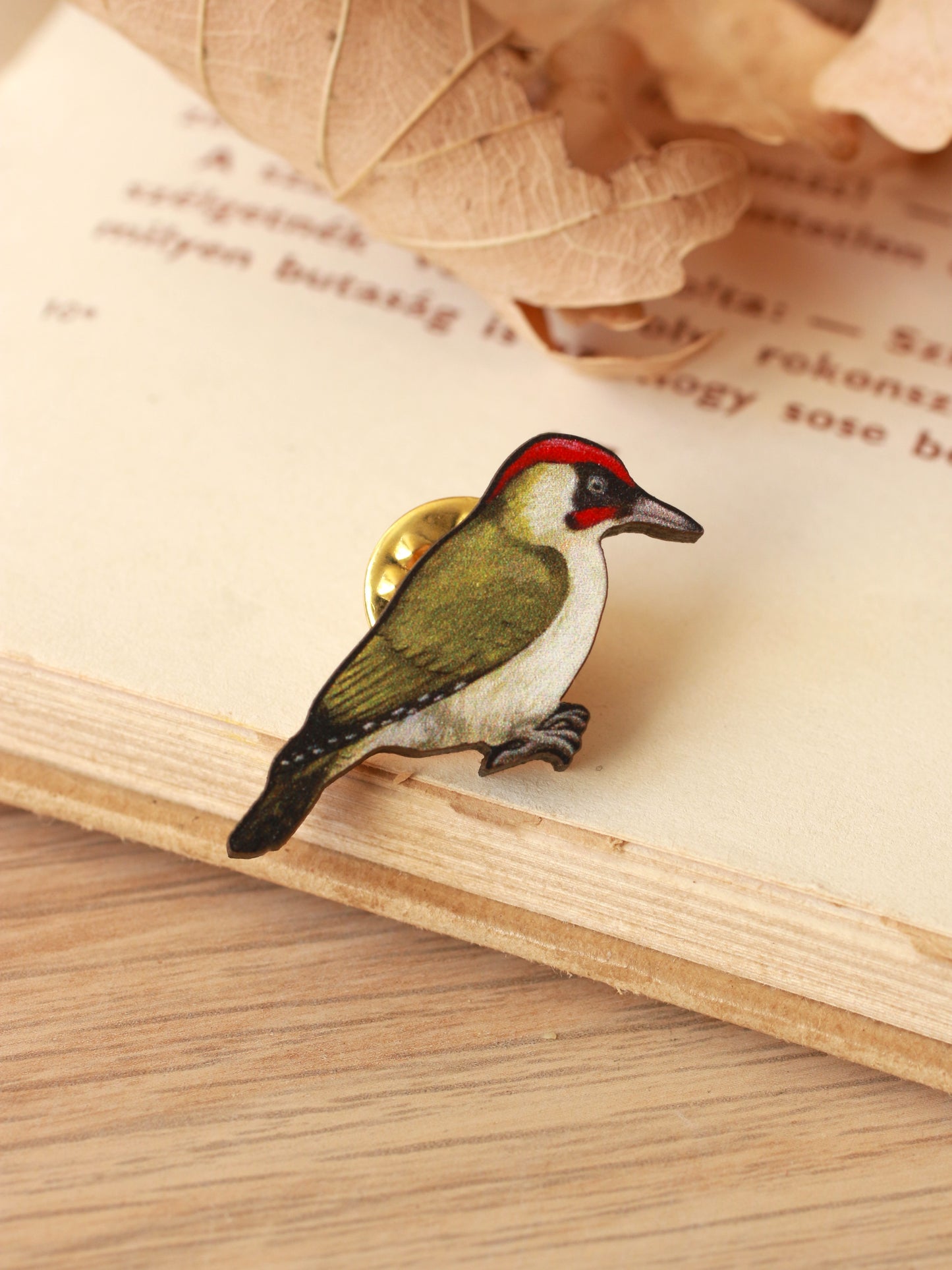 Green woodpecker pin