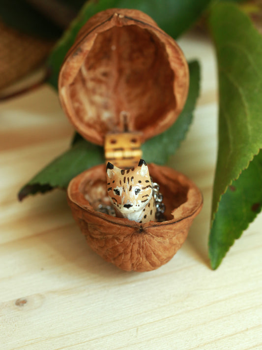 Lynx necklace in a walnut box