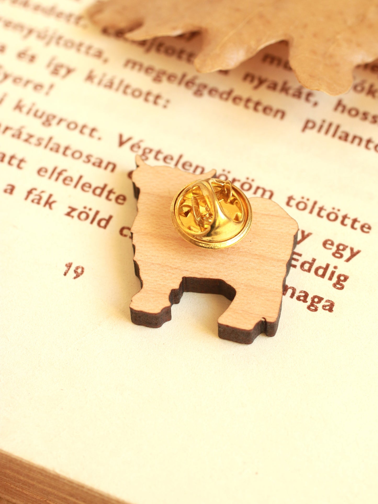 Highland cow pin - Wooden highland cow brooch