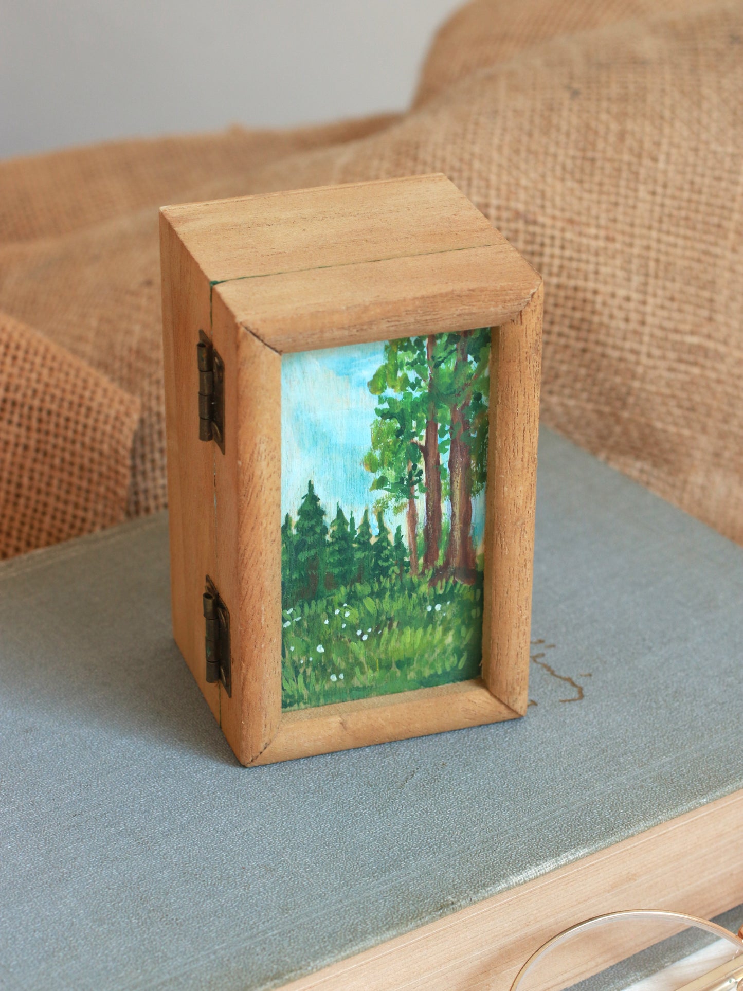 Wolf forest shadow box - Wolf family in a hand-painted open-able wooden box