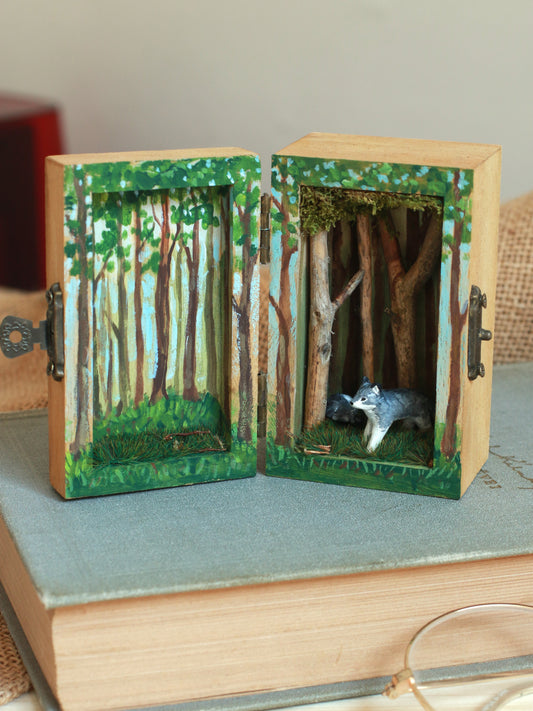 Wolf forest shadow box - Wolf family in a hand-painted open-able wooden box