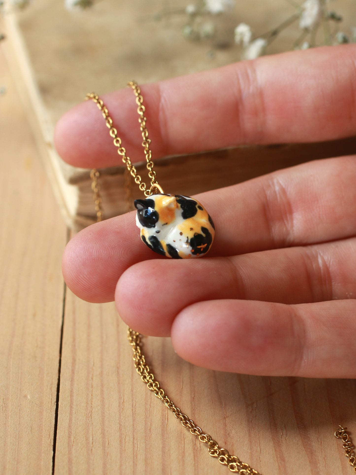 Sleeping calico cat necklace