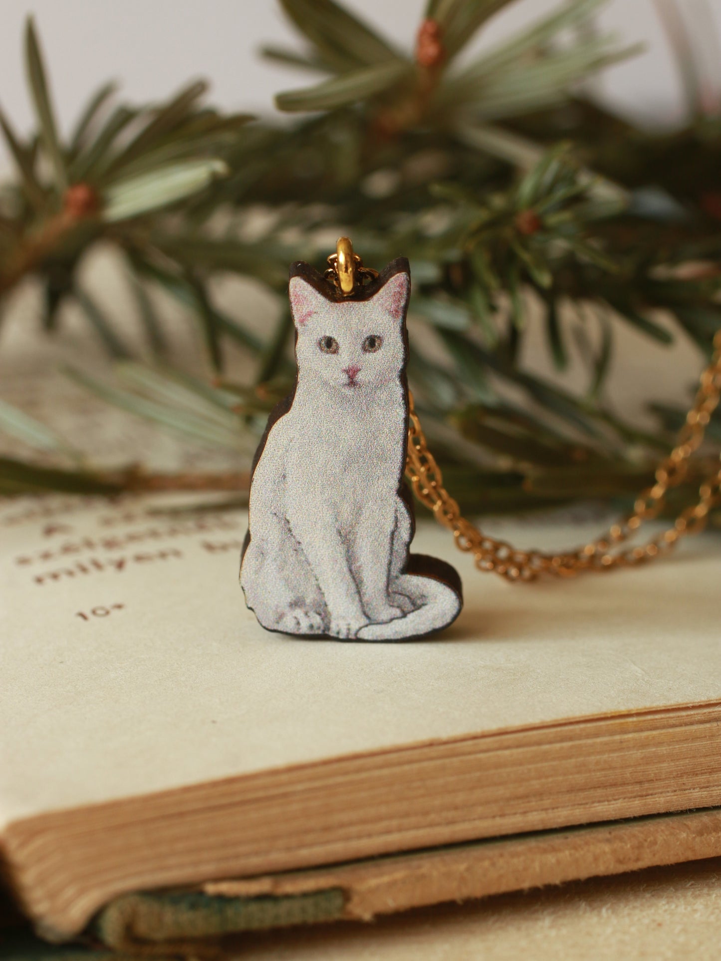 White cat necklace