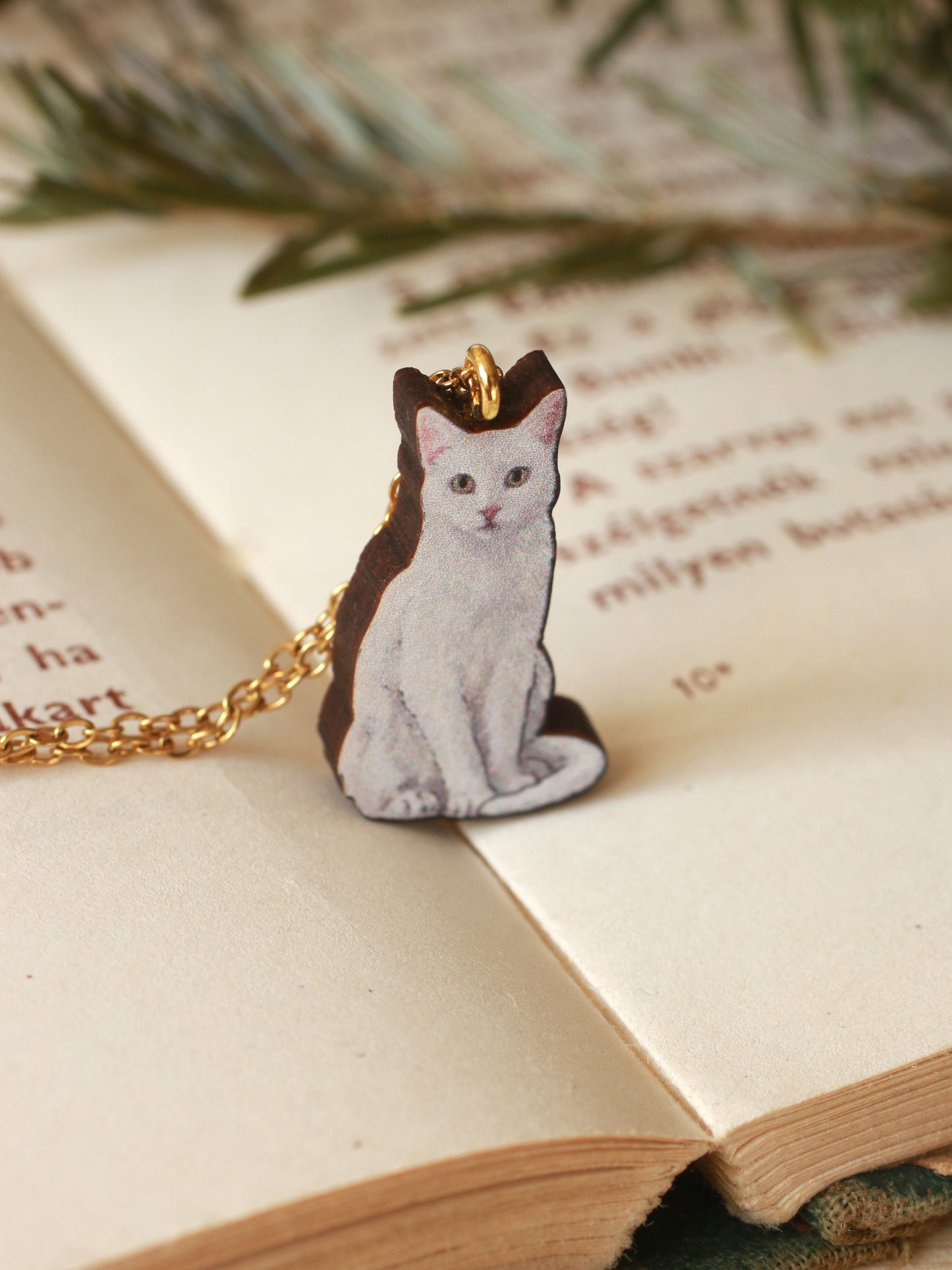 White cat necklace