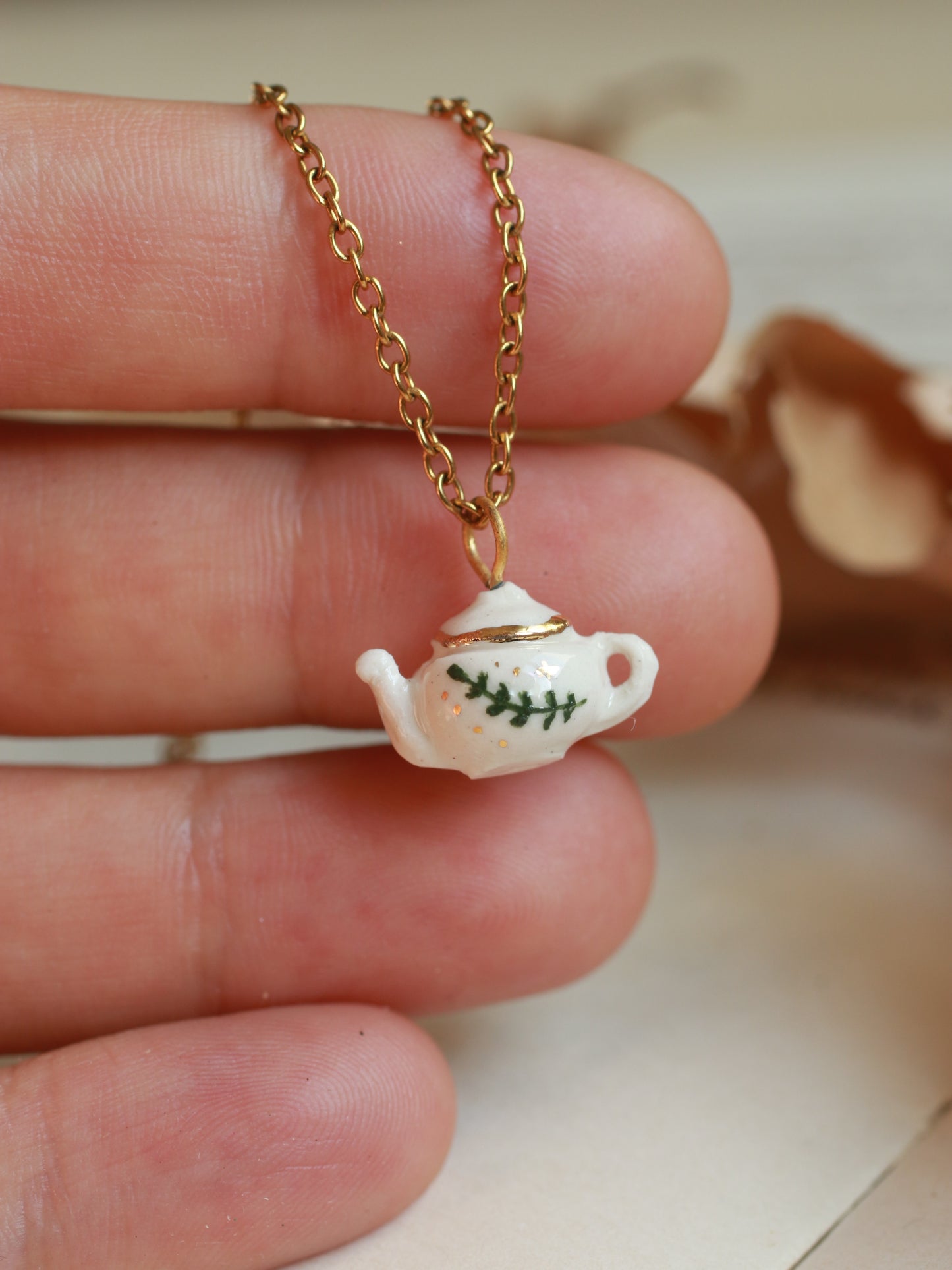 Teapot necklace - 22k gold details