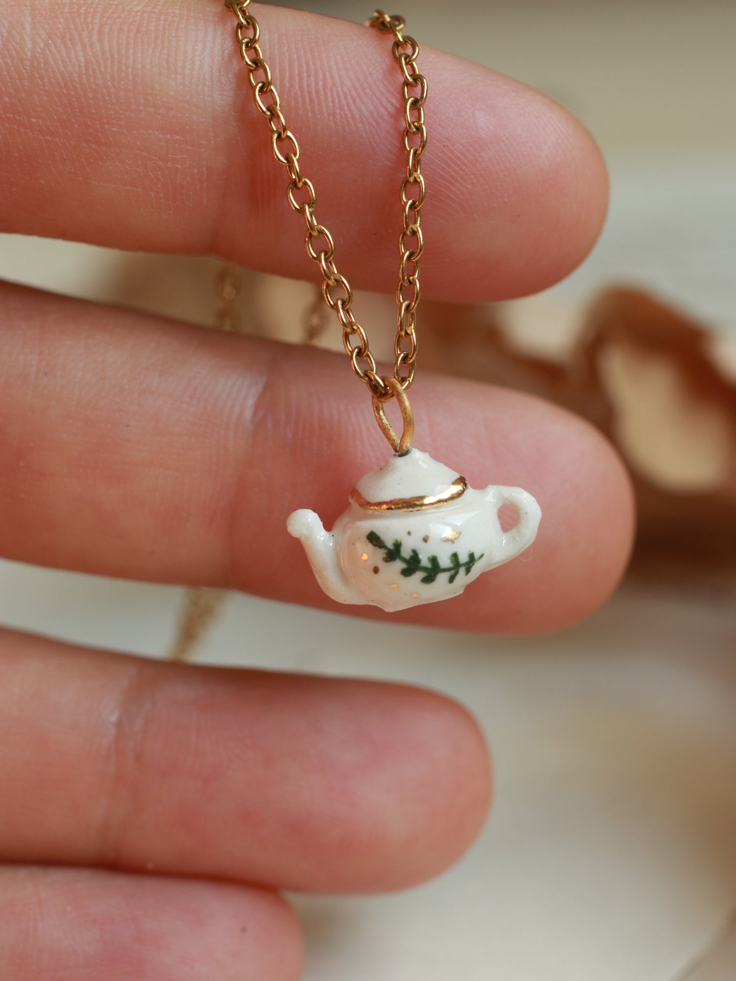 Teapot necklace - 22k gold details