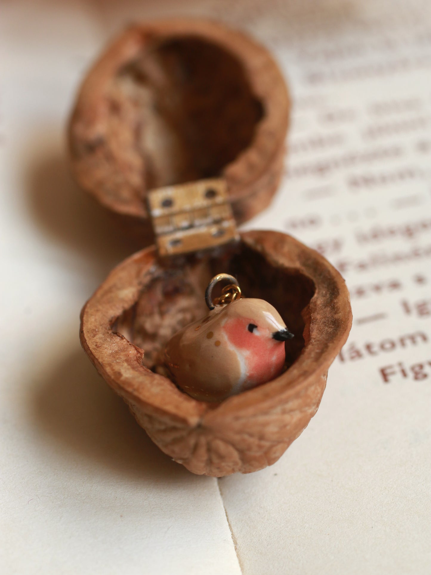 Robin necklace in a walnut box