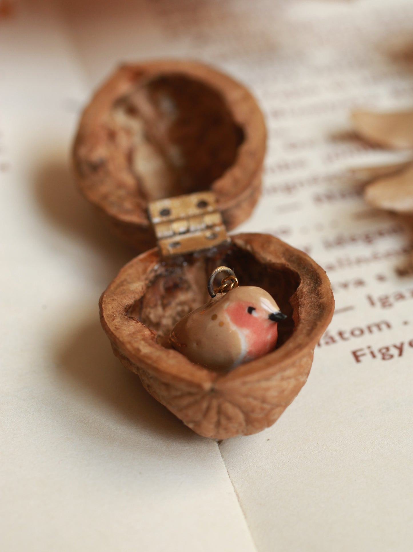 Robin necklace in a walnut box