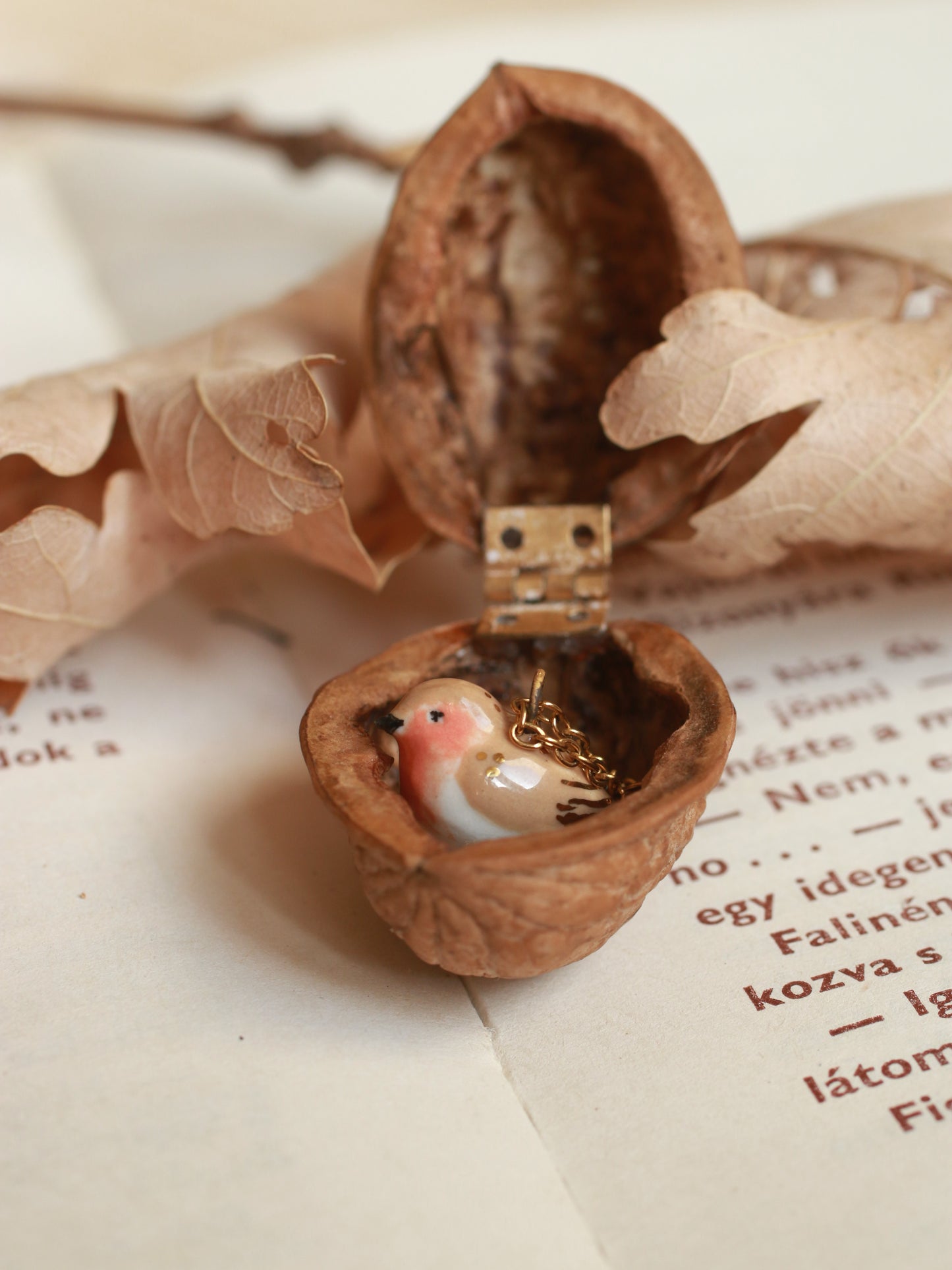 Robin necklace in a walnut box