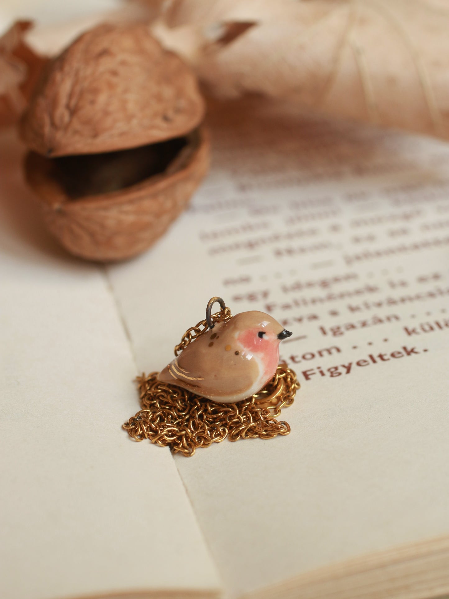 Robin necklace in a walnut box