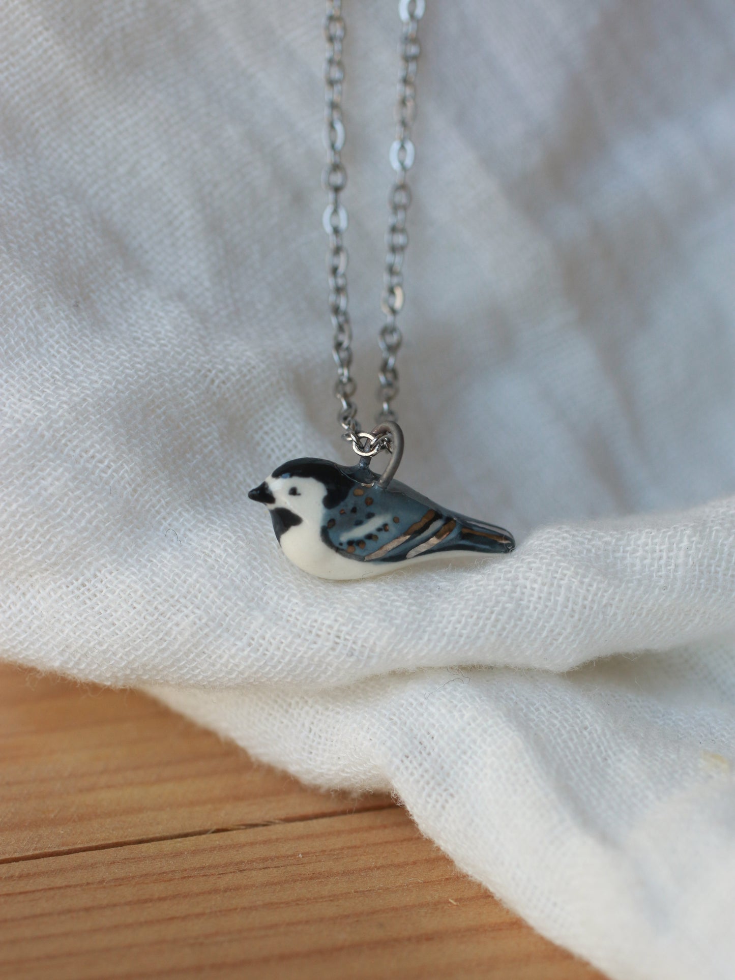 White wagtail necklace