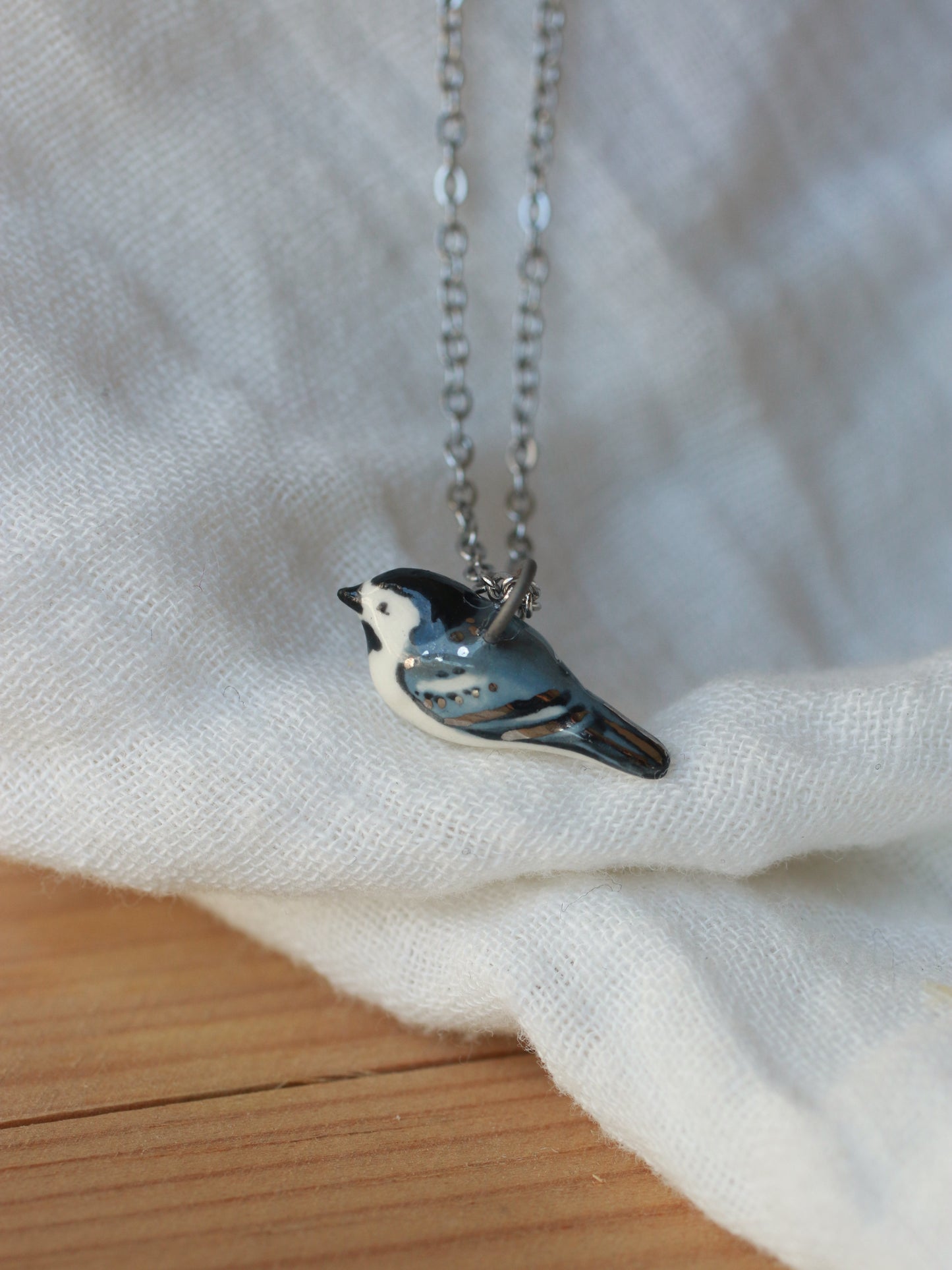 White wagtail necklace