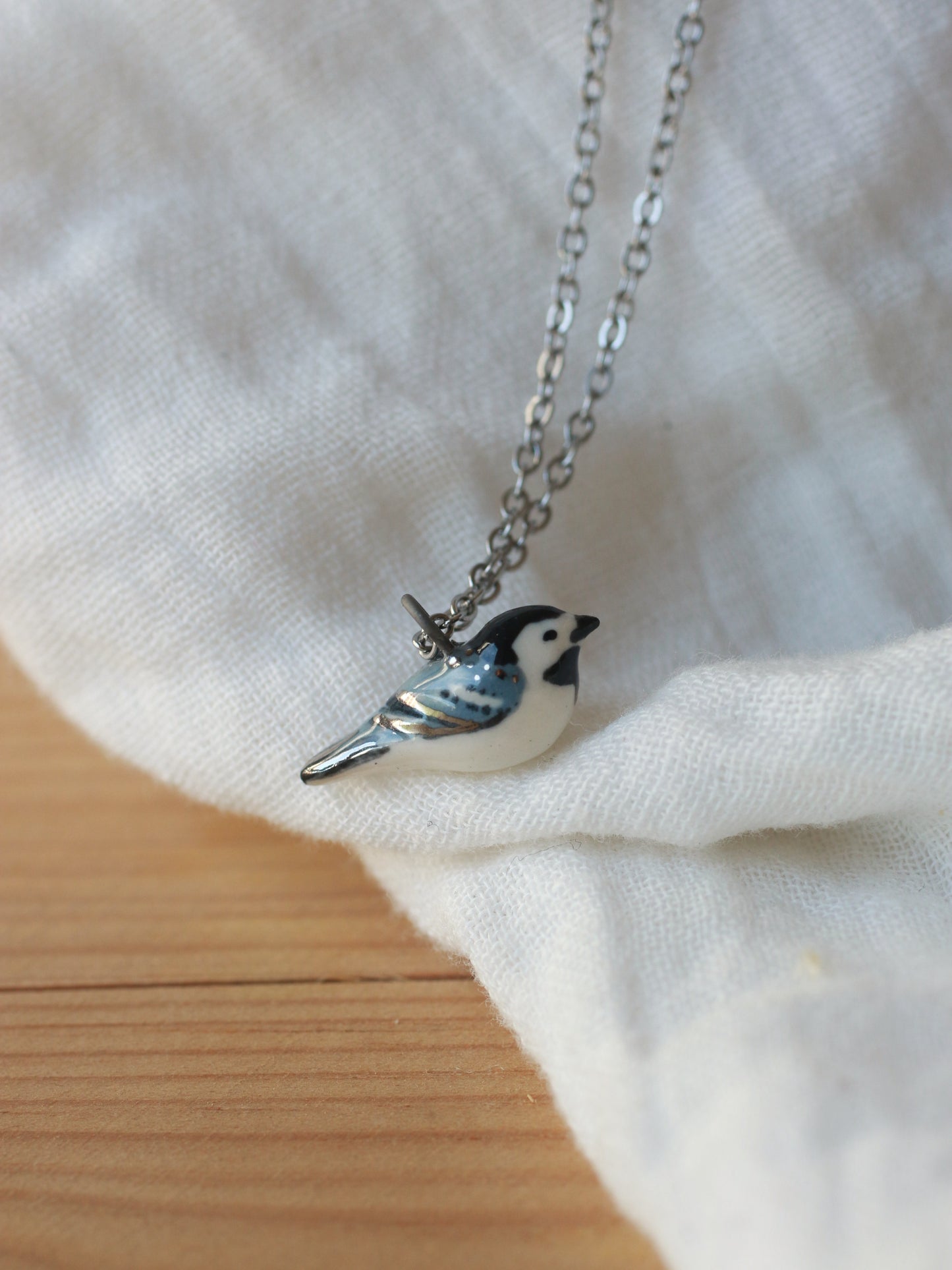 White wagtail necklace