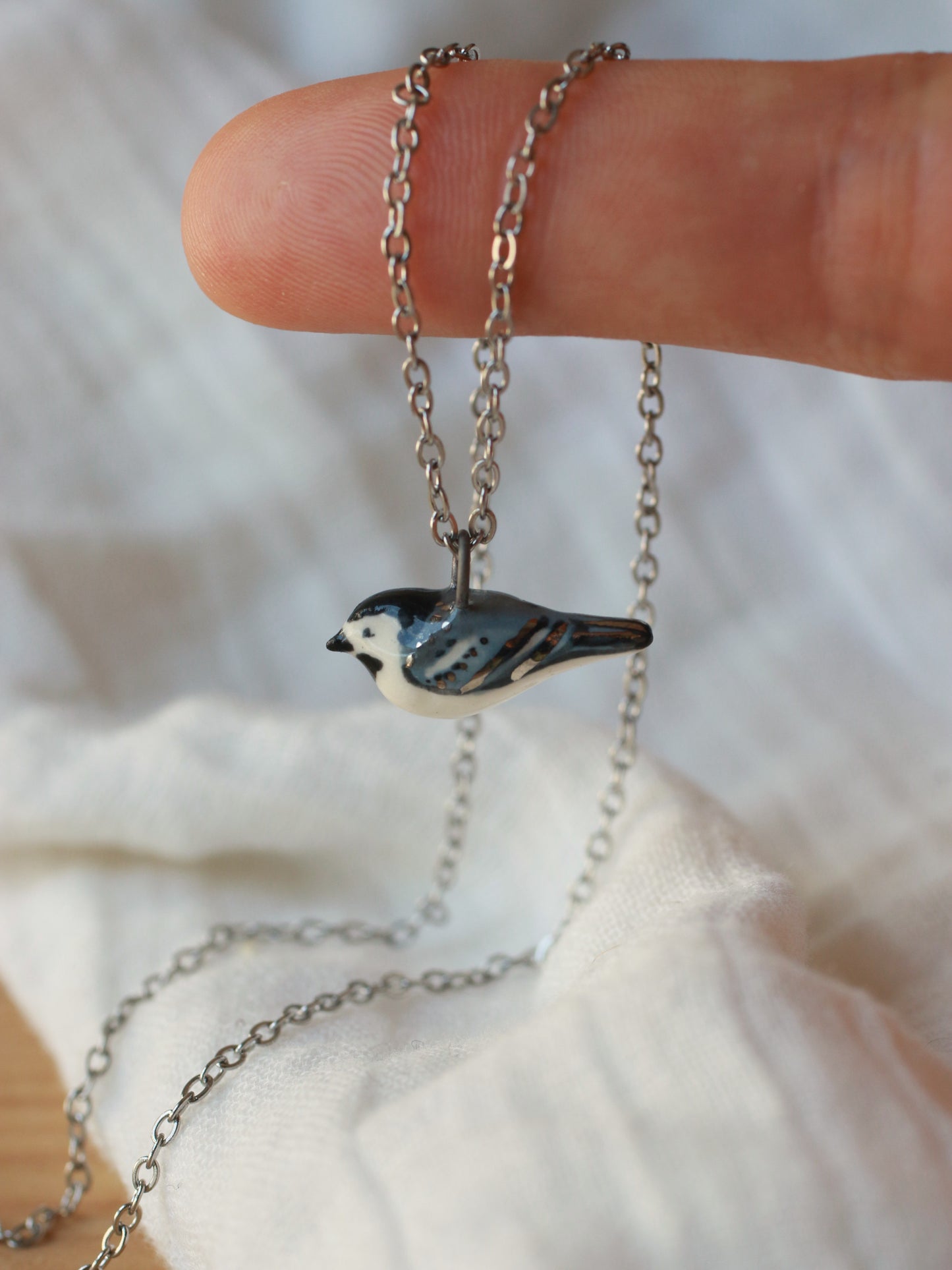 White wagtail necklace