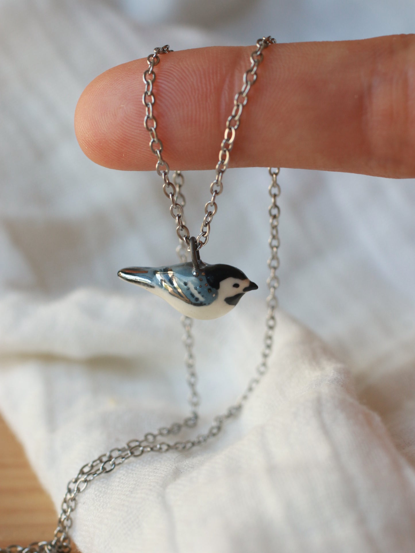 White wagtail necklace